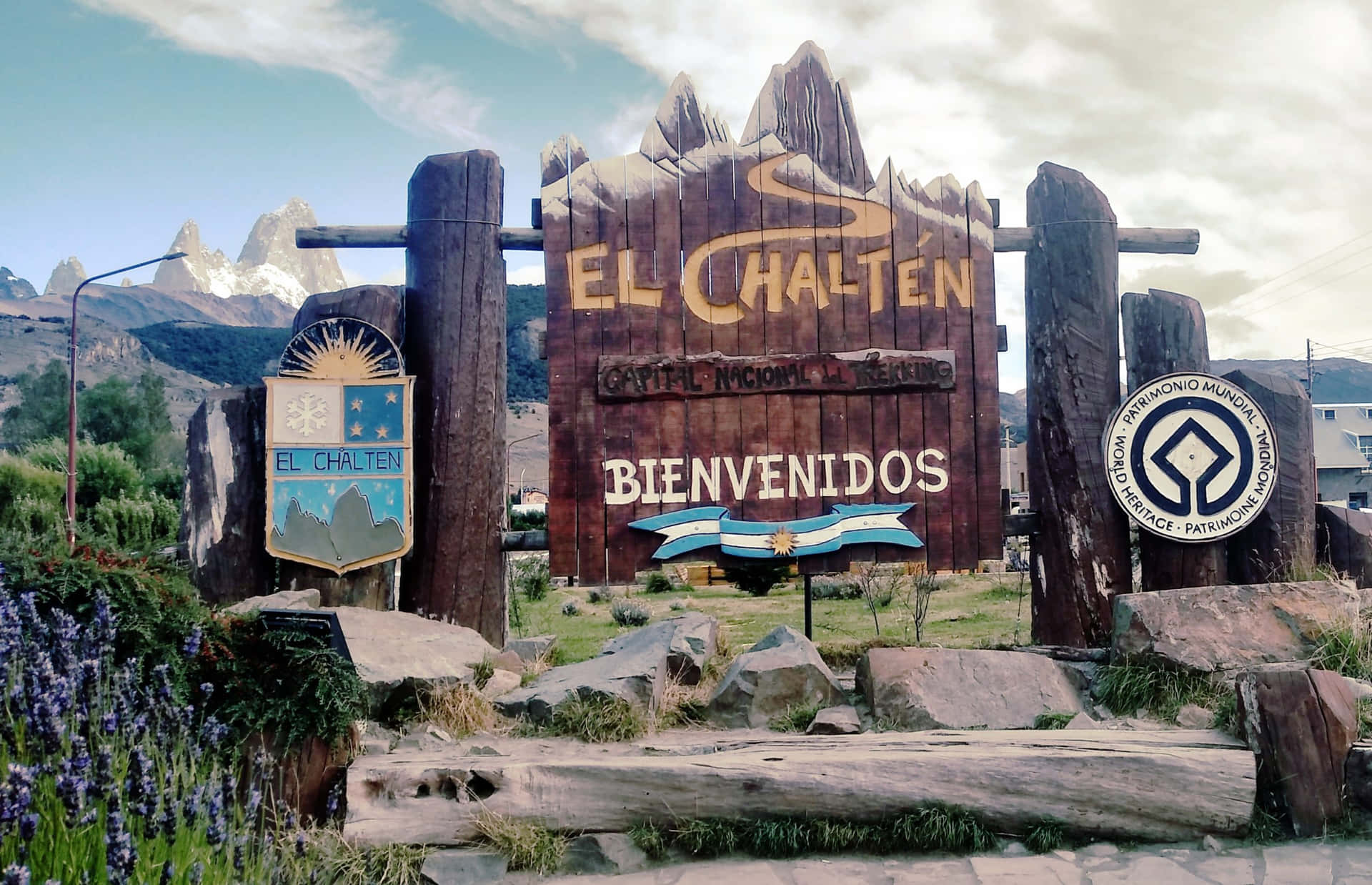 Big Signage Of El Chalten Mountain Paradise Wallpaper