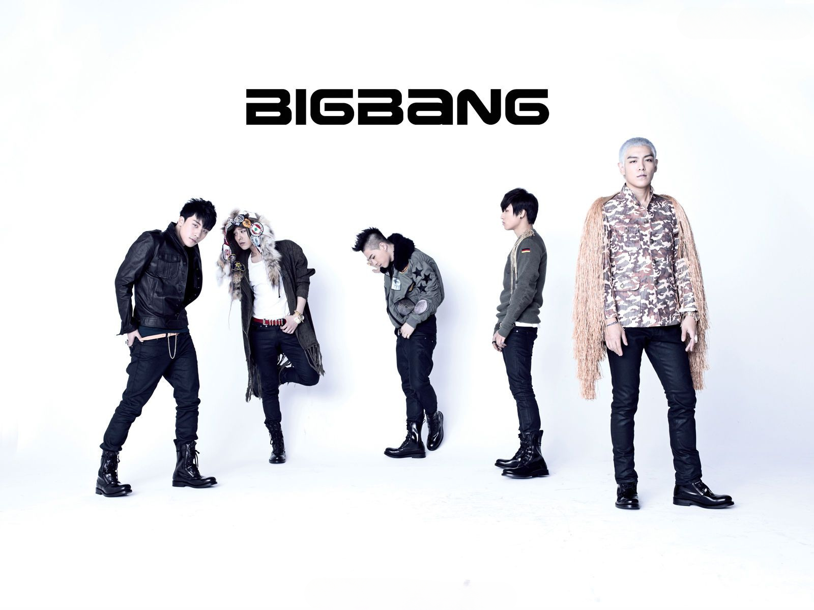 All 5 members of Bigbang: G-Dragon, T.O.P, Taeyang, Daesung, and Seungri