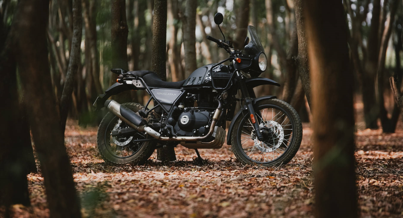 Estetiskbakgrundsbild Av En Royal Enfield-motorcykel