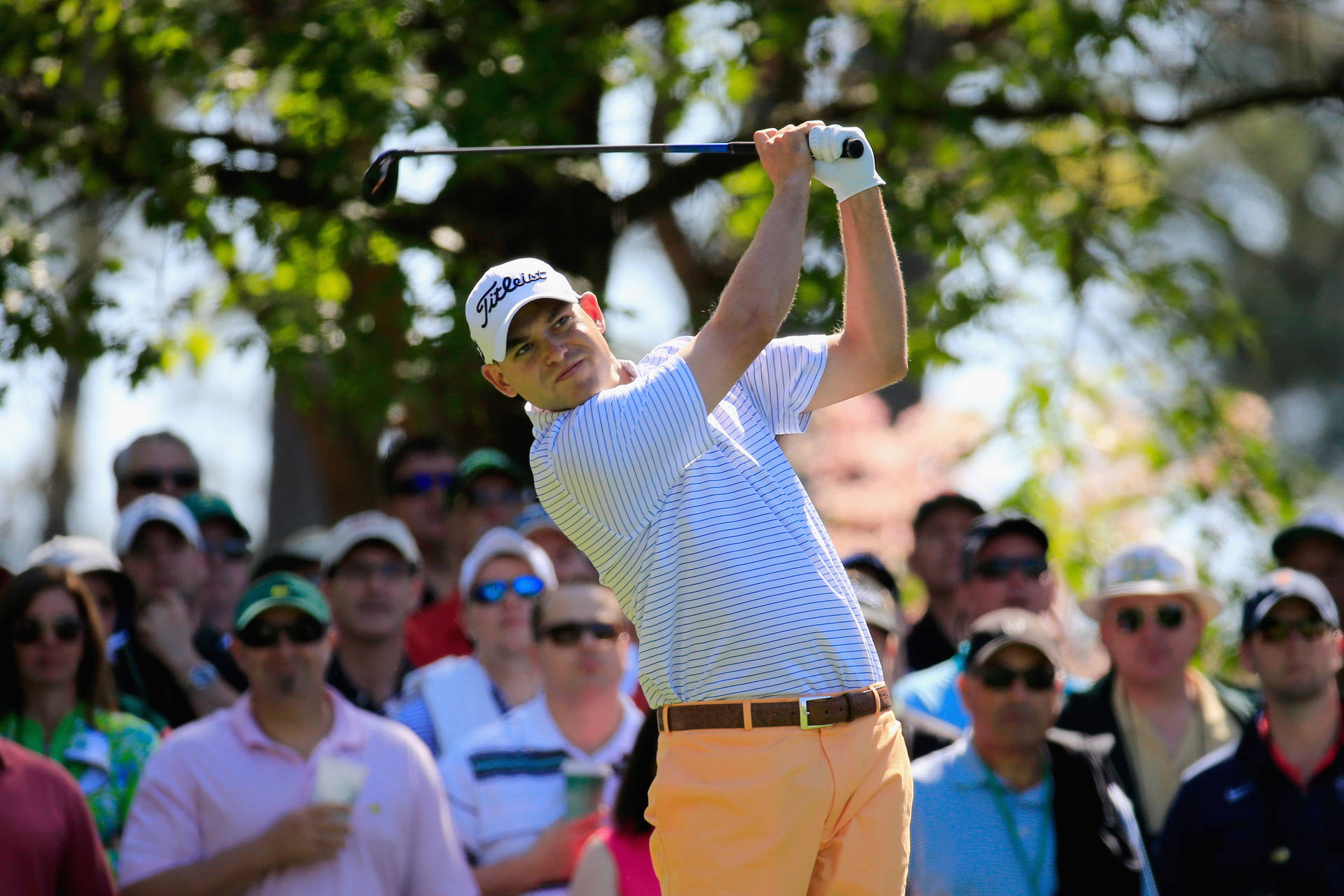 Bill Haas In Front Of A Crowd Wallpaper