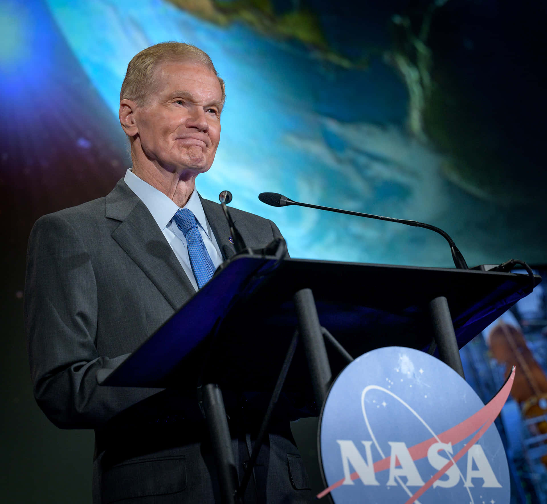 Bill Nelson Taler For NASA Firkant Tapet Wallpaper