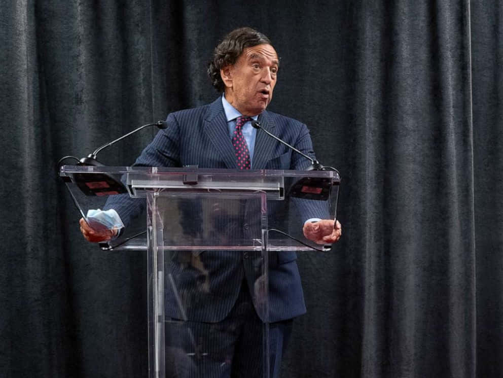Bill Richardson at a public speaking event Wallpaper