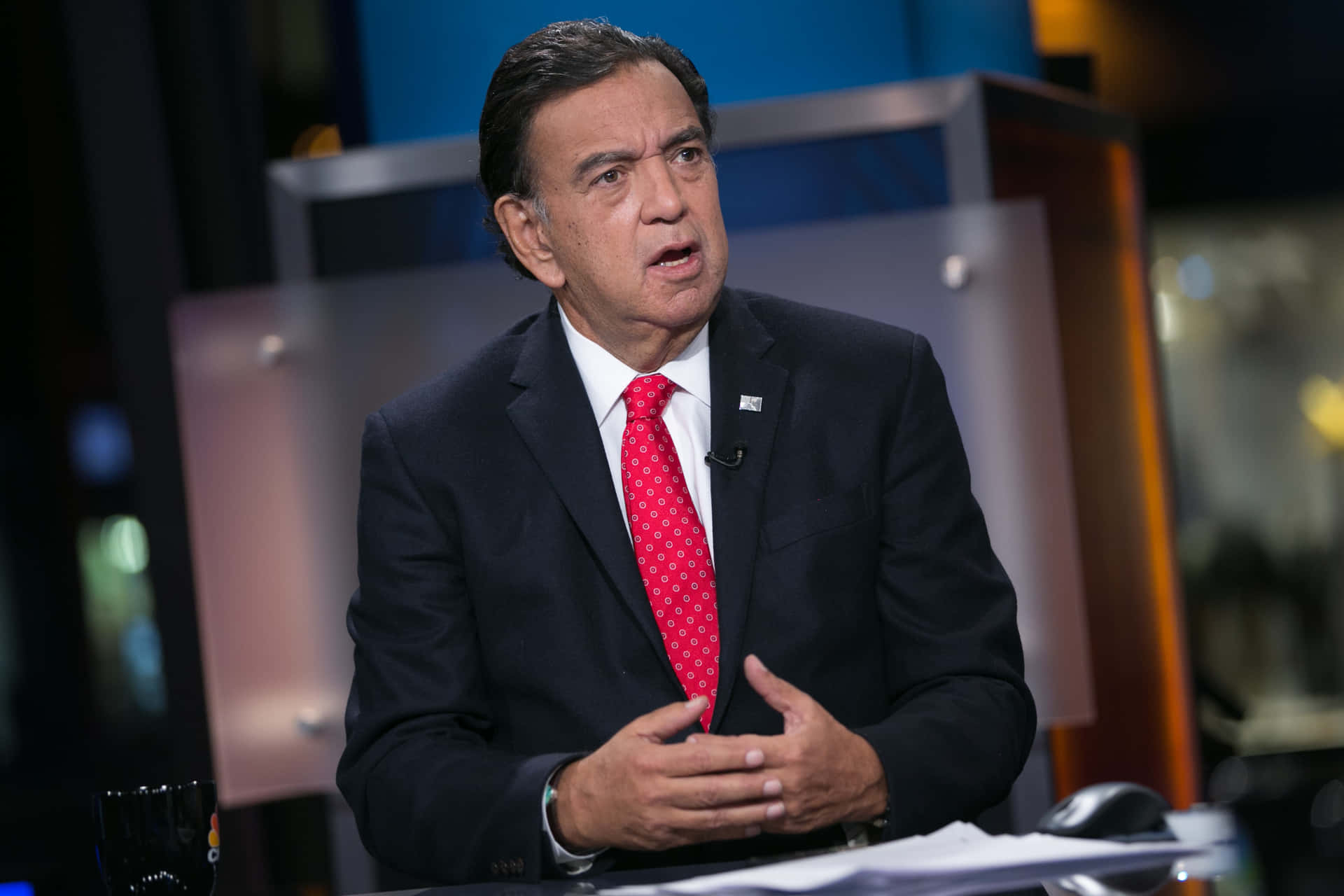 Caption: Bill Richardson with Resolute Expression Wallpaper