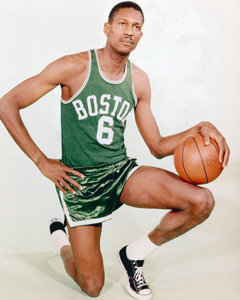Fotografiadi Bill Russell Dei Boston Celtics Sfondo