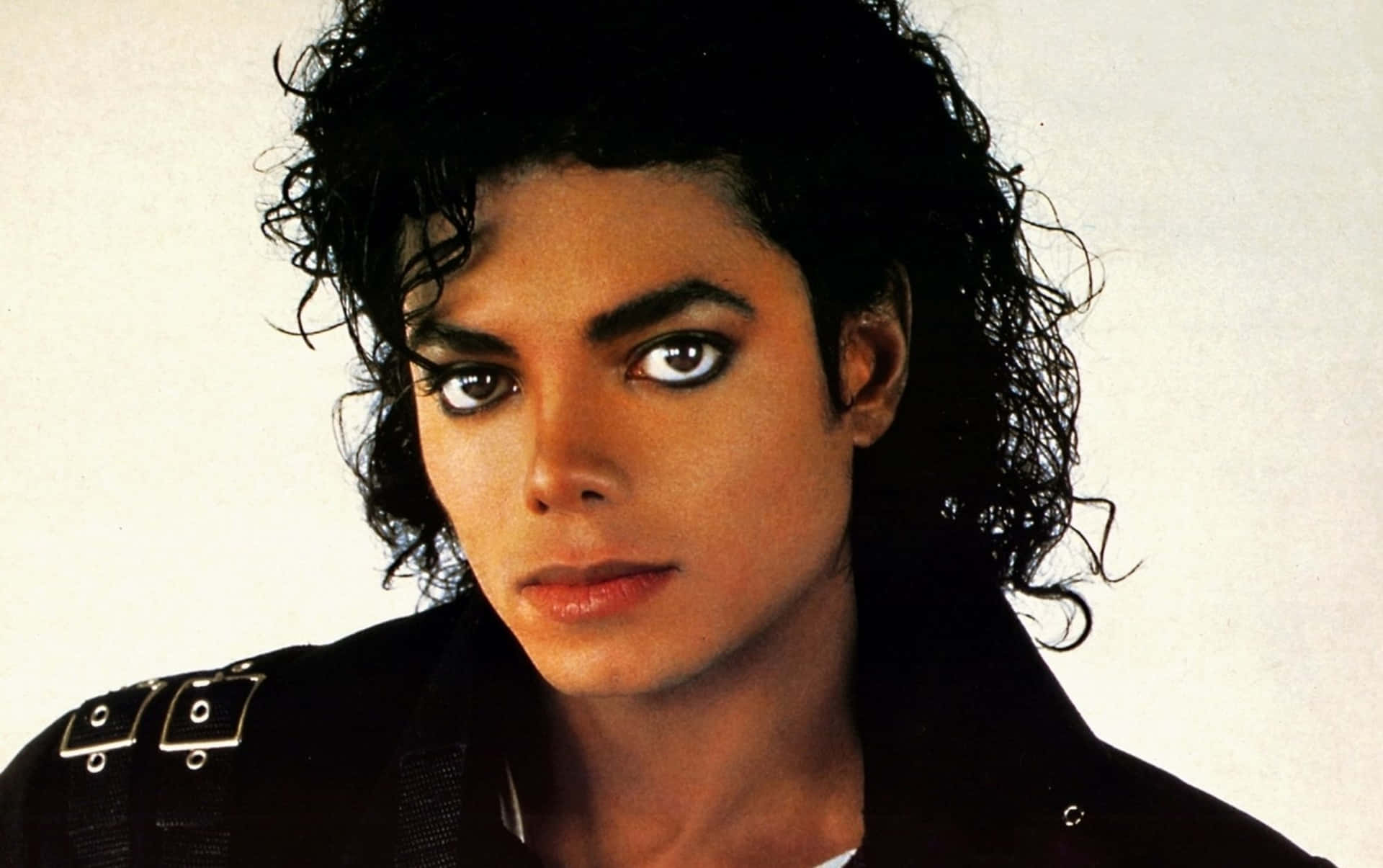Billeder af Michael Jackson maleriske landskaber og dekorative tapeter.