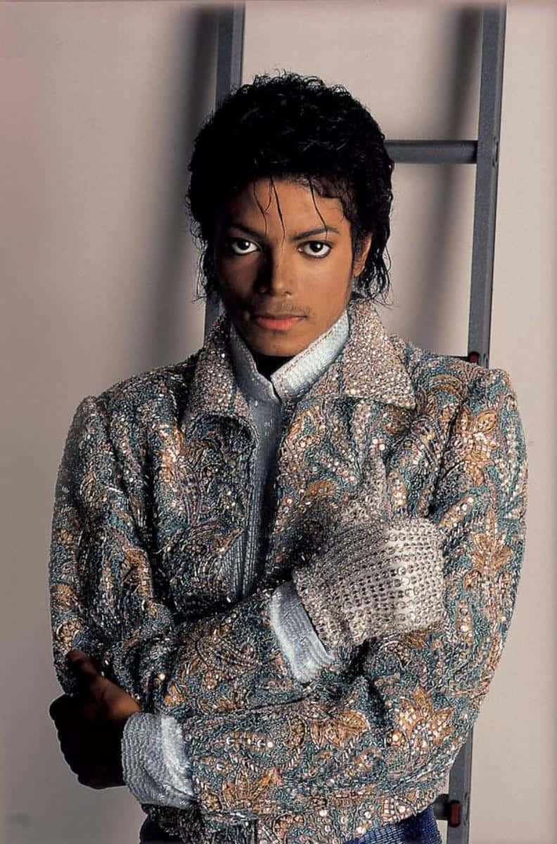 Billeder af Michael Jackson stjæler opmærksomheden.