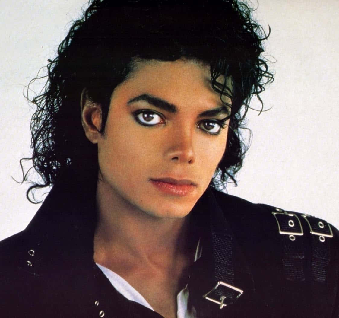 Bilder af Michael Jackson livner denne tapet op.