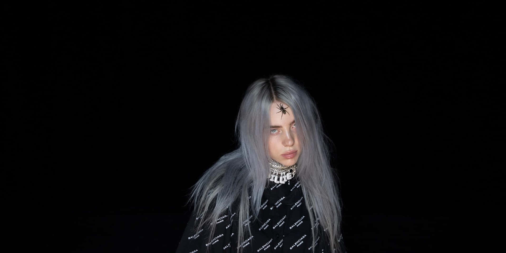 Billie Eilish shows us her spirit, her laptop and her style Wallpaper