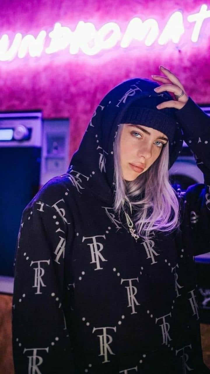 Billieeilish Lila Swag Outfit Wallpaper