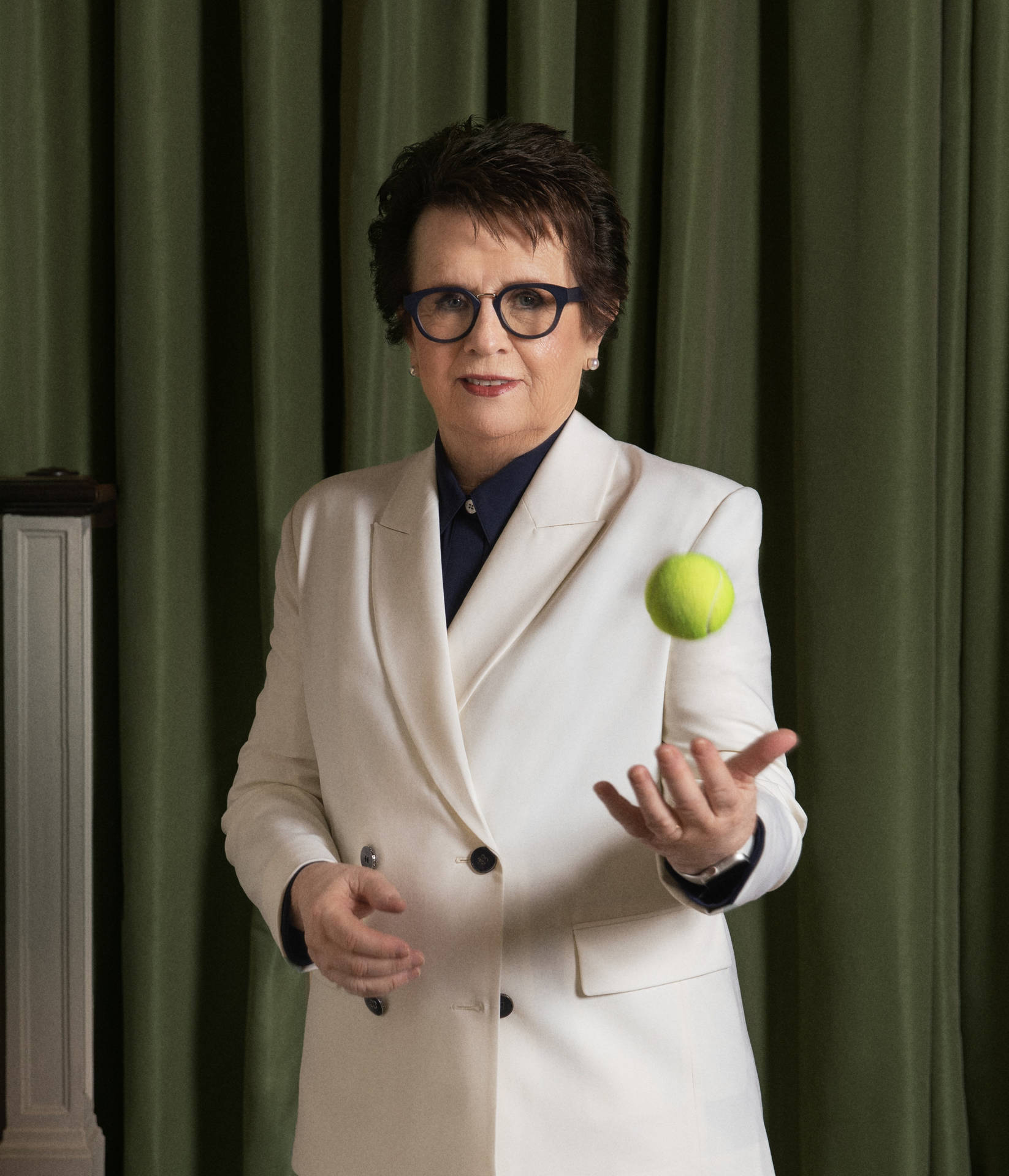 Billie Jean King in action at the tennis court Wallpaper