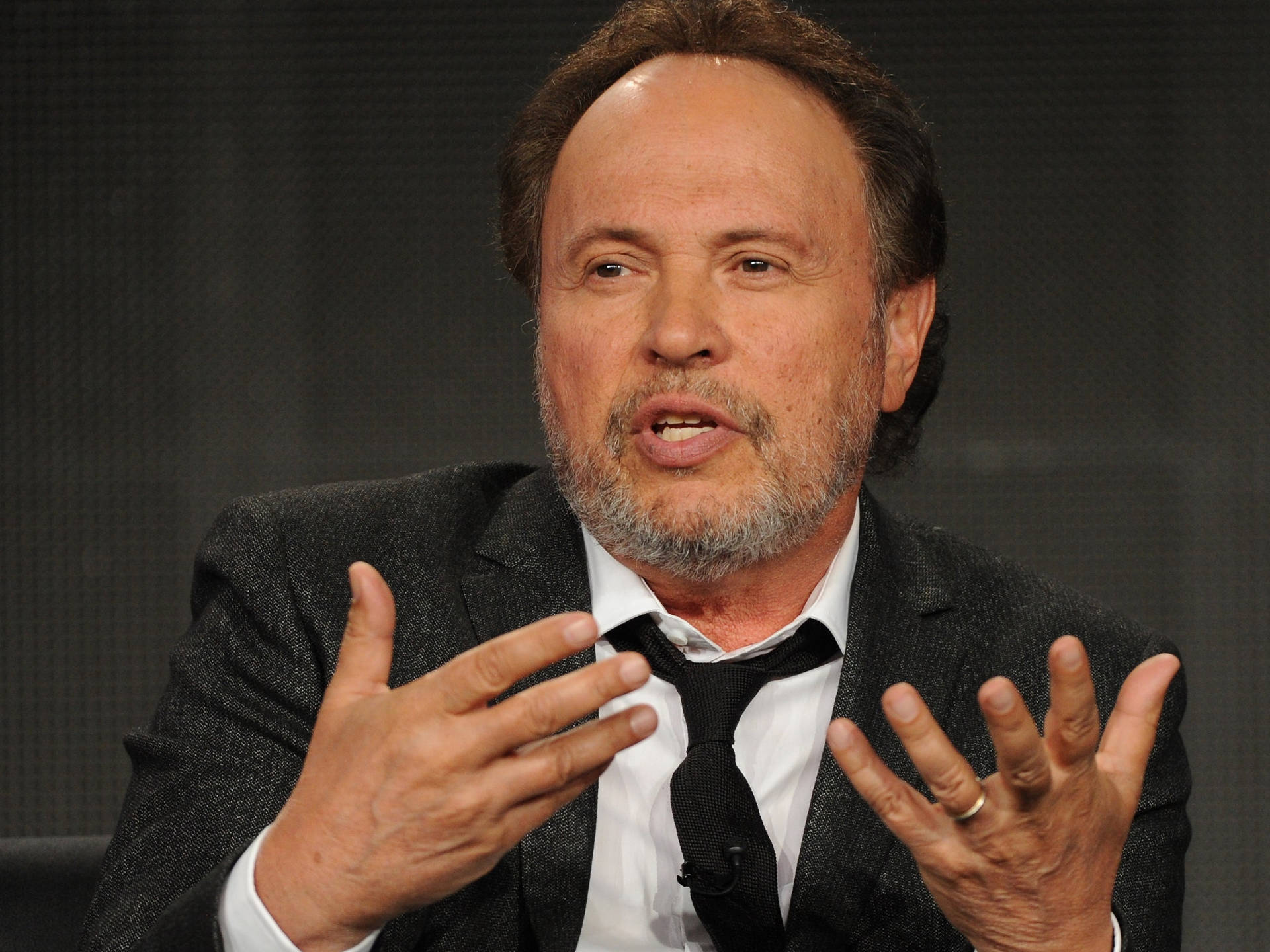 Renowned Actor Billy Crystal Addressing Audience Wallpaper