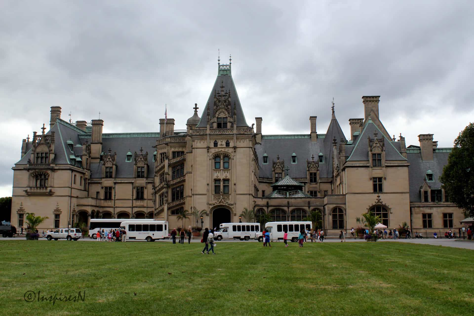 Be mesmerised by the breathtaking beauty of the Biltmore Estate