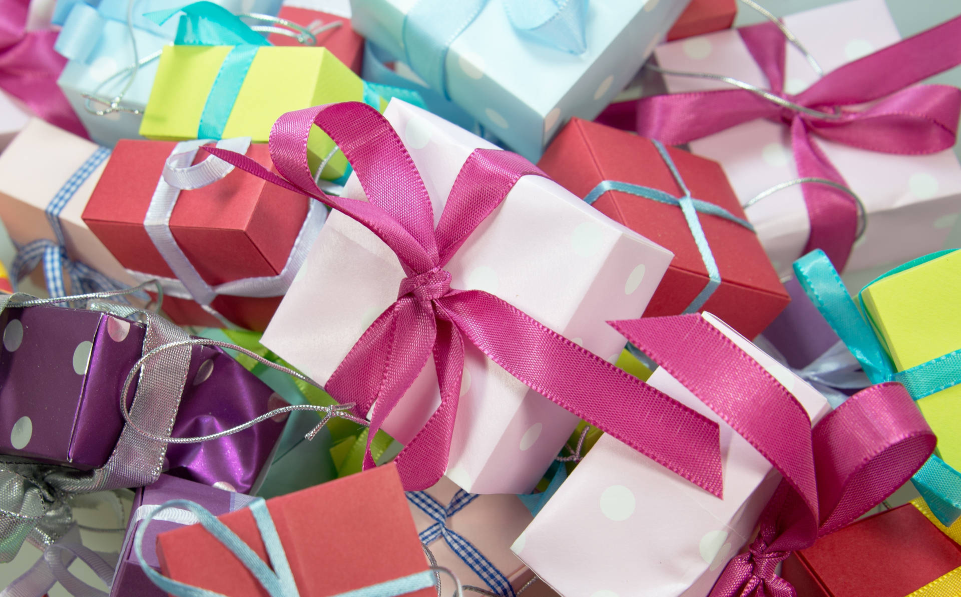 Birthday Assorted Colored Gifts Wallpaper
