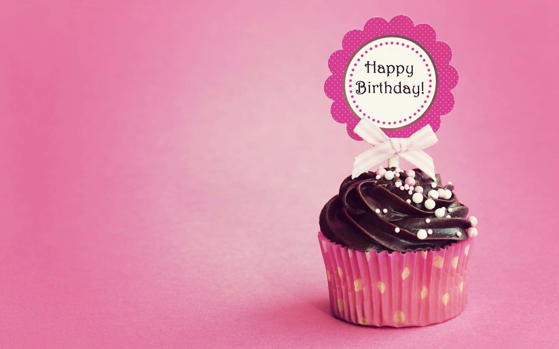 Planode Fundo Com Um Cupcake De Aniversário Com Cobertura De Chocolate