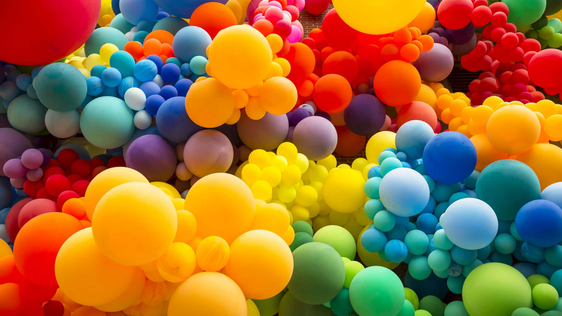 Geburtstagballons In Verschiedenen Farben Und Größen Bild