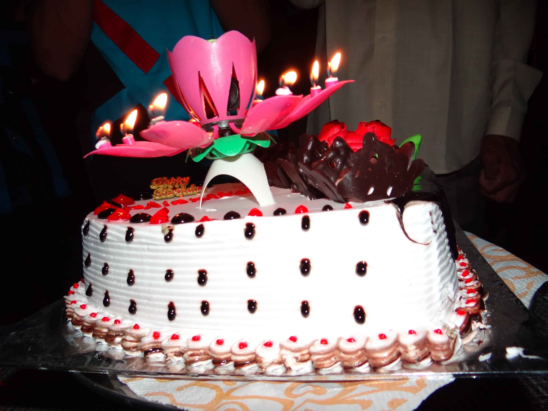 Celebrate special days with delicious birthday cakes!