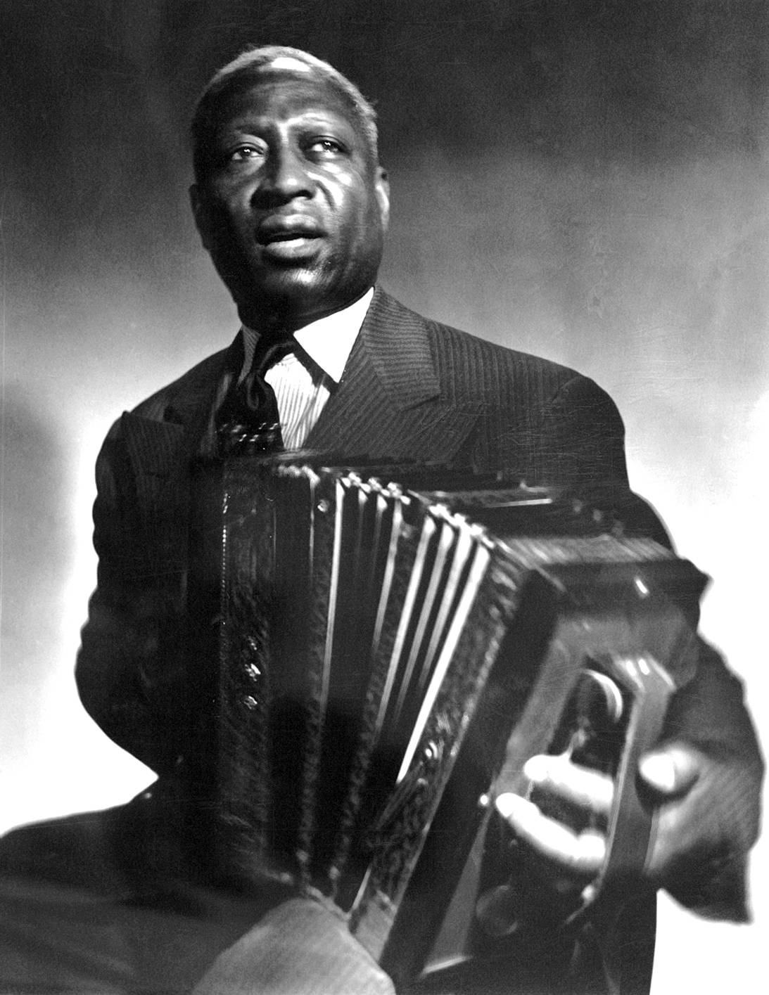 Black American Singer Huddie Leadbelly Ledbetter 1942 Photograph Wallpaper