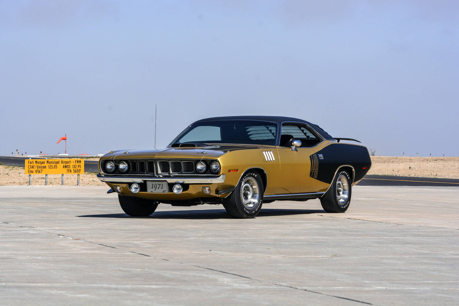 Black And Gold 1970 Plymouth Barracuda Wallpaper