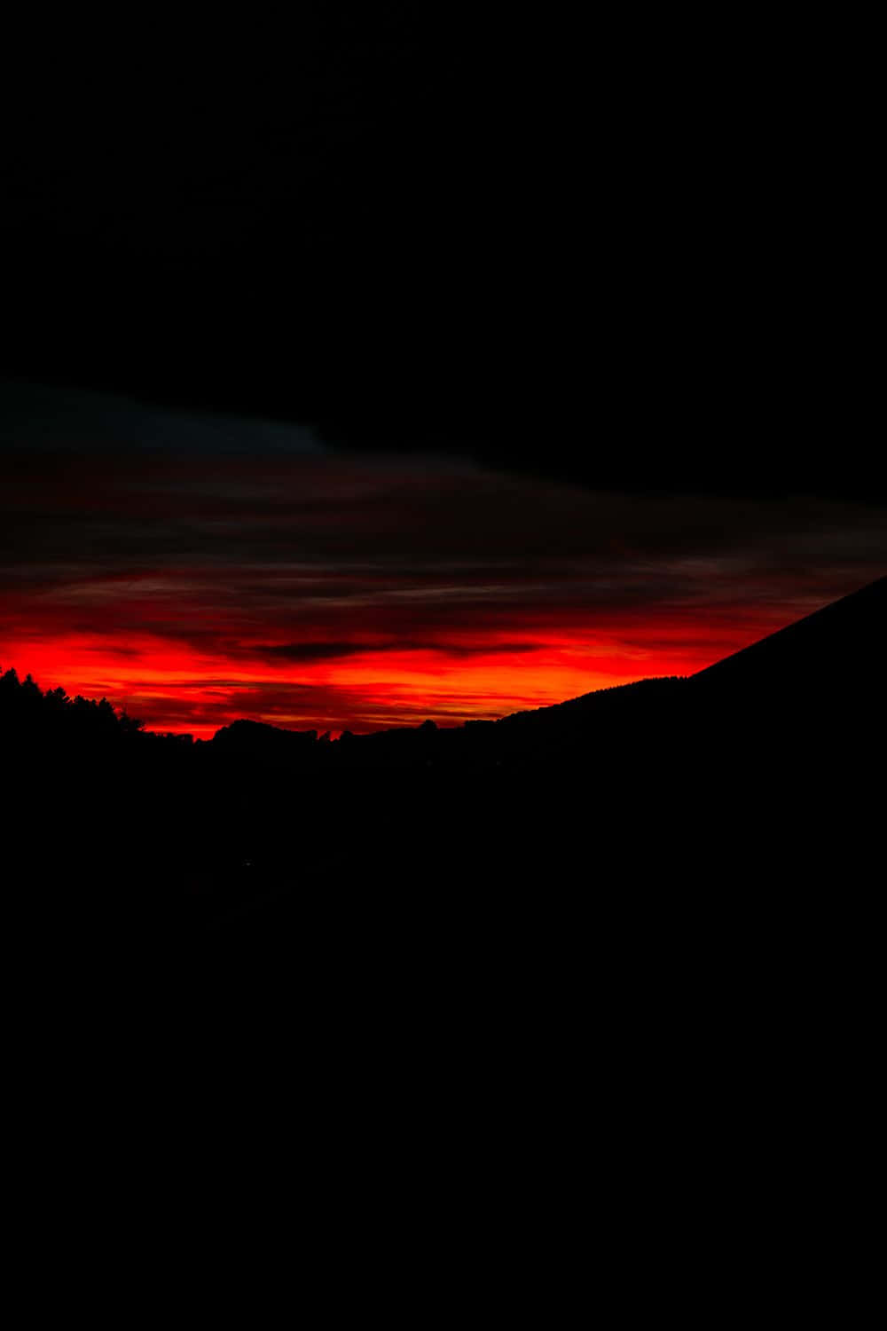 Black And Red Aesthetic Mountain Sunset Photograph Wallpaper