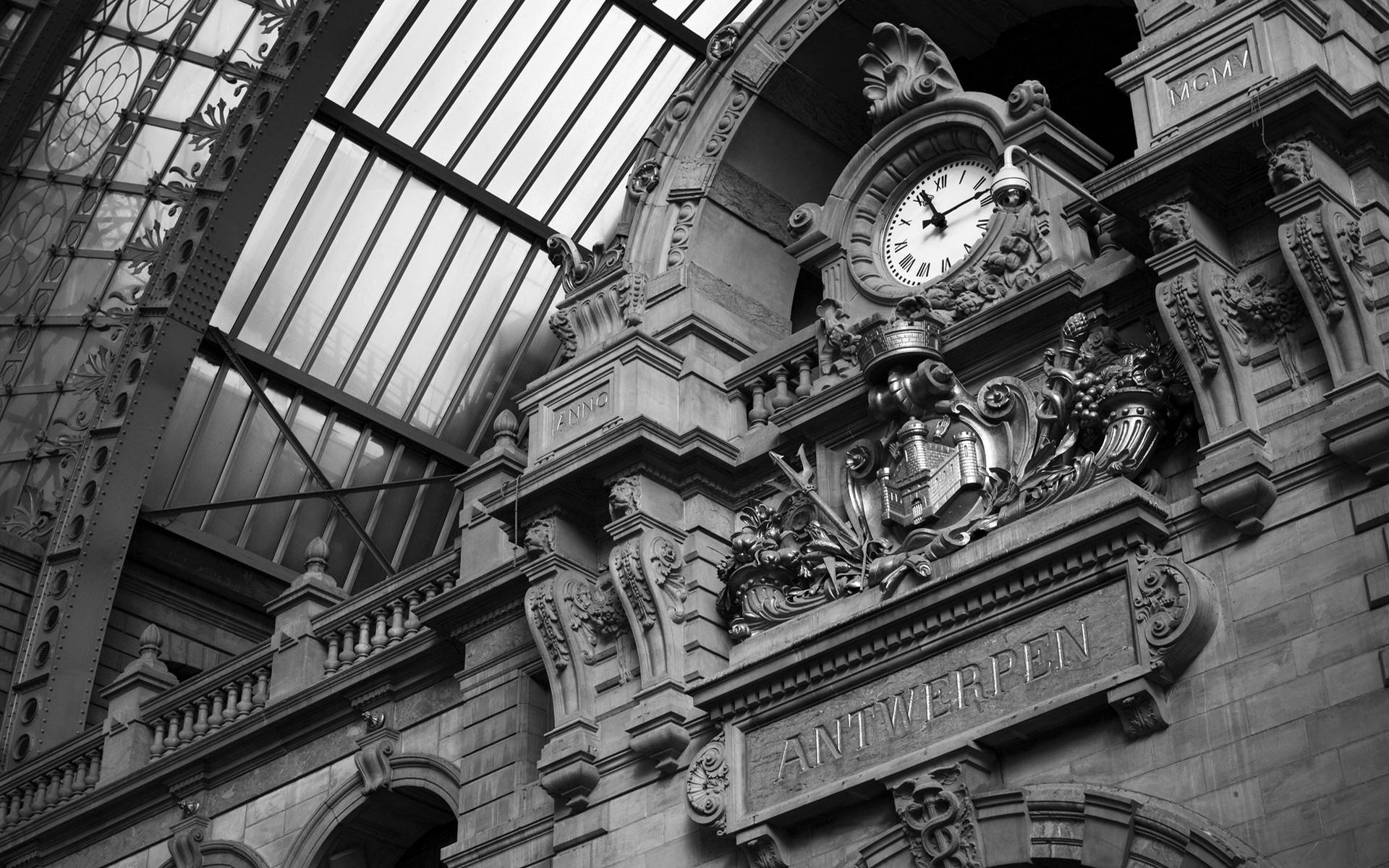 Black And White Aesthetic Clock At Antwerpen-centraal Wallpaper