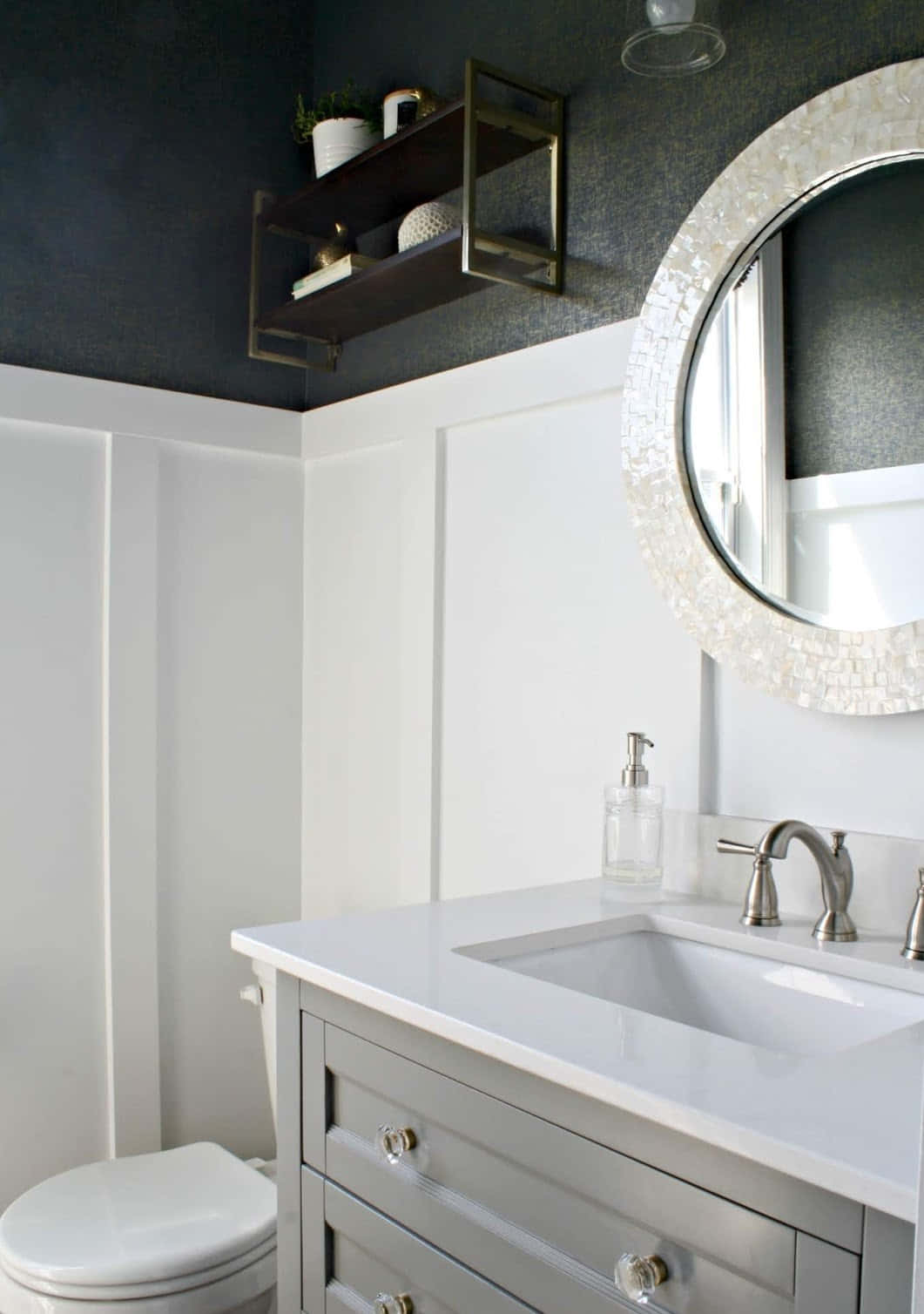 Black And White Bathroom Minimal Design Picture