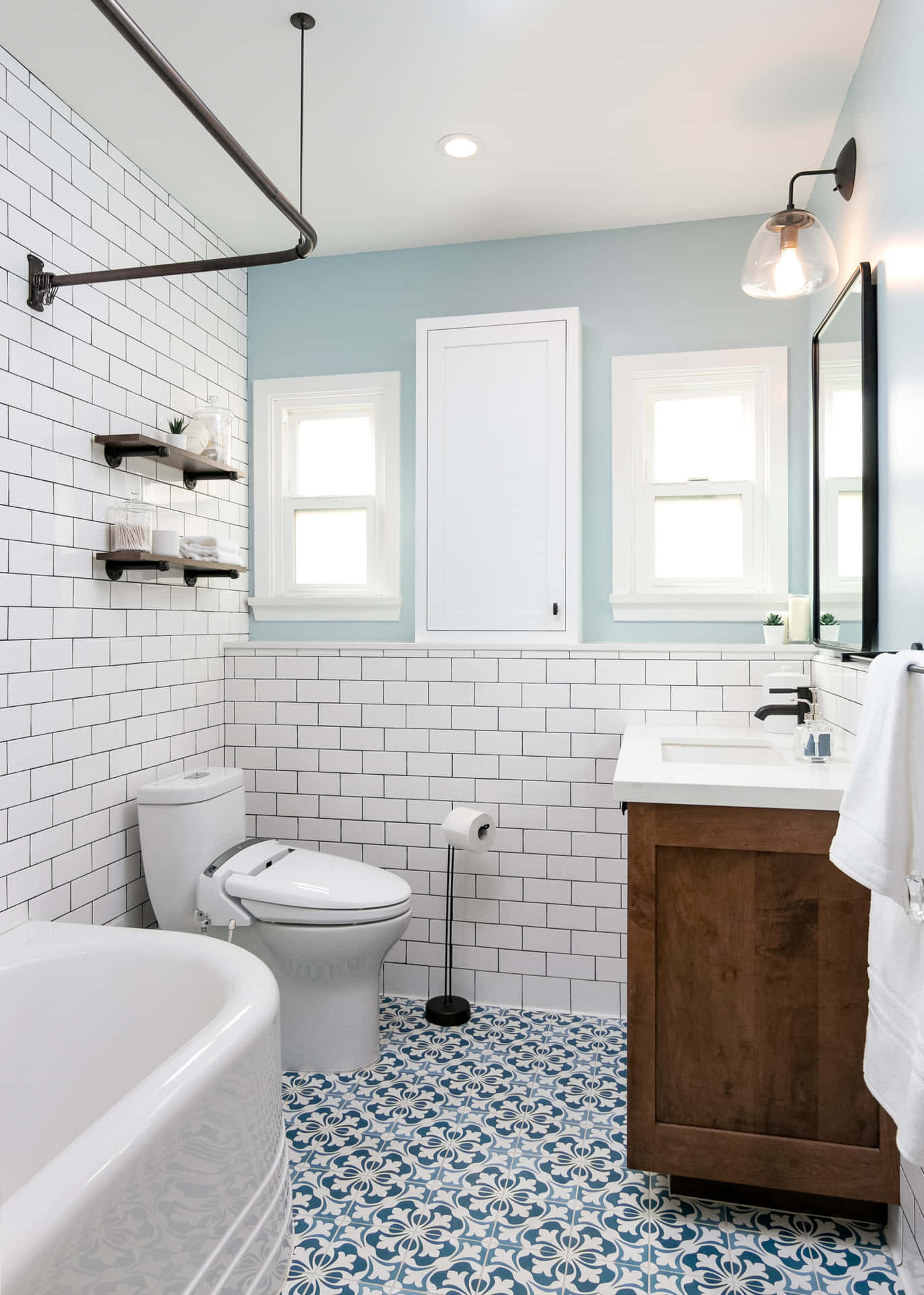 Make a Bold Statement in your Bathroom with a Black and White Color Scheme