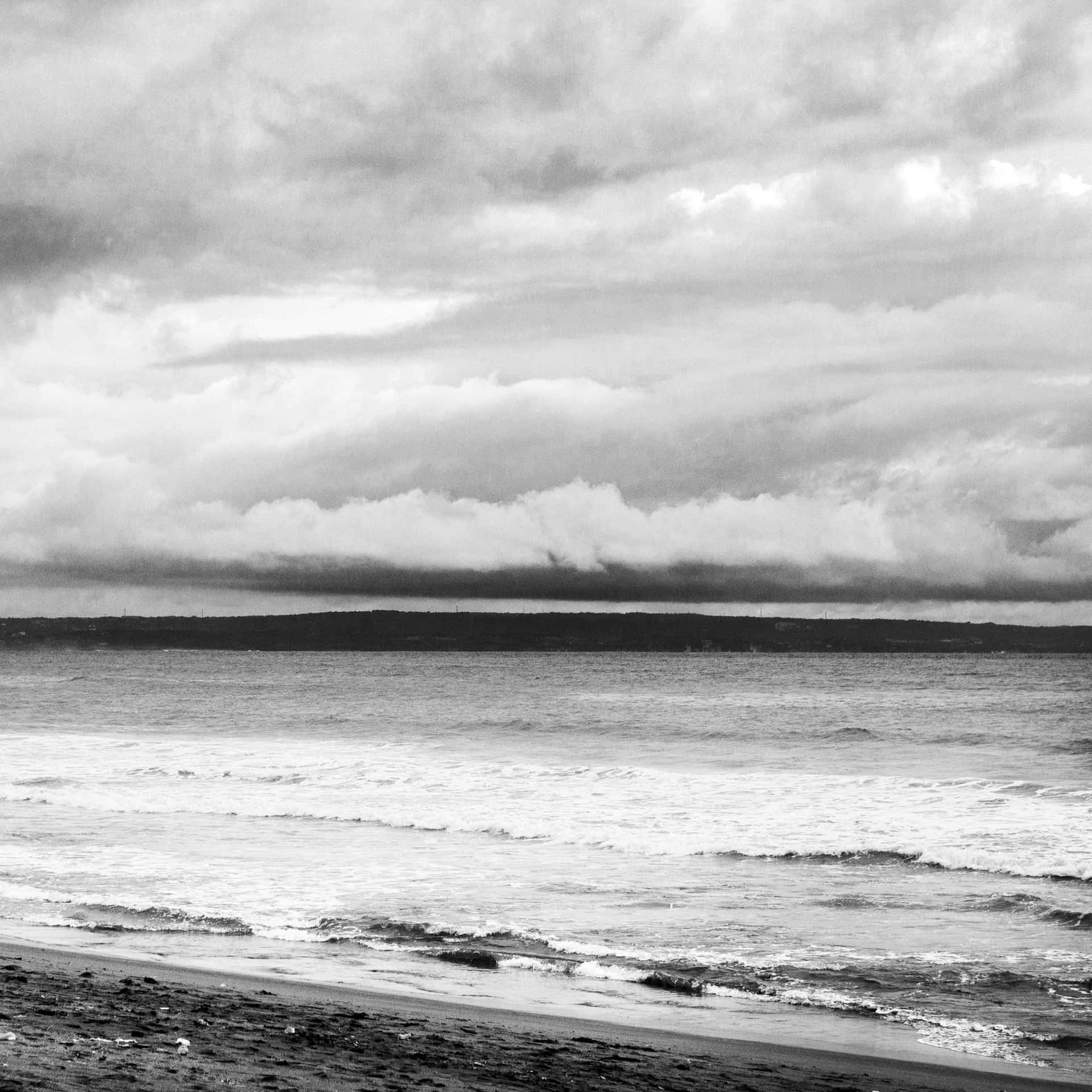 Évasion Sereine Sur Une Plage En Noir Et Blanc Fond d'écran