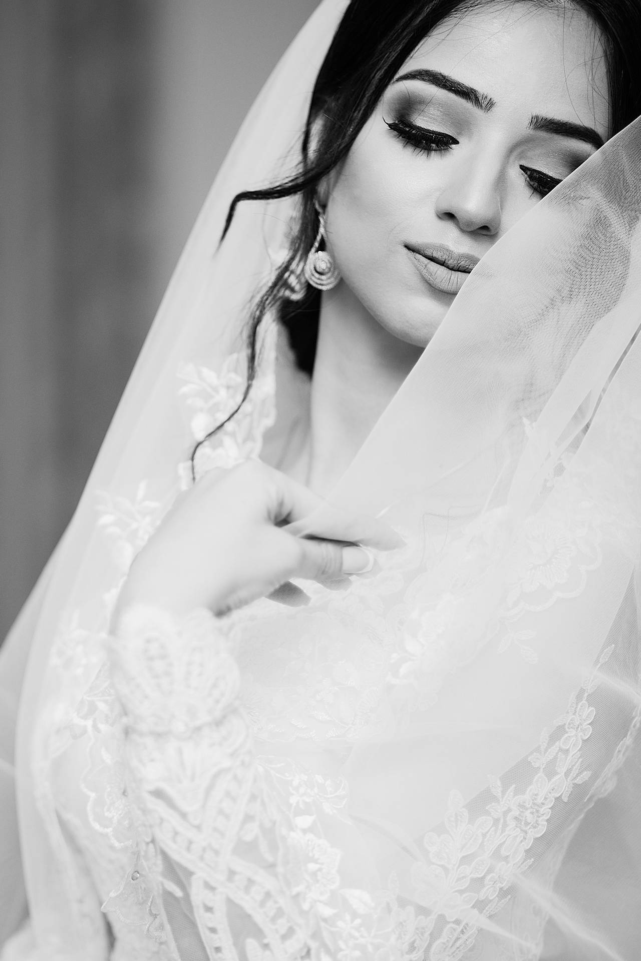 Black And White Bridal Photoshoot Wallpaper