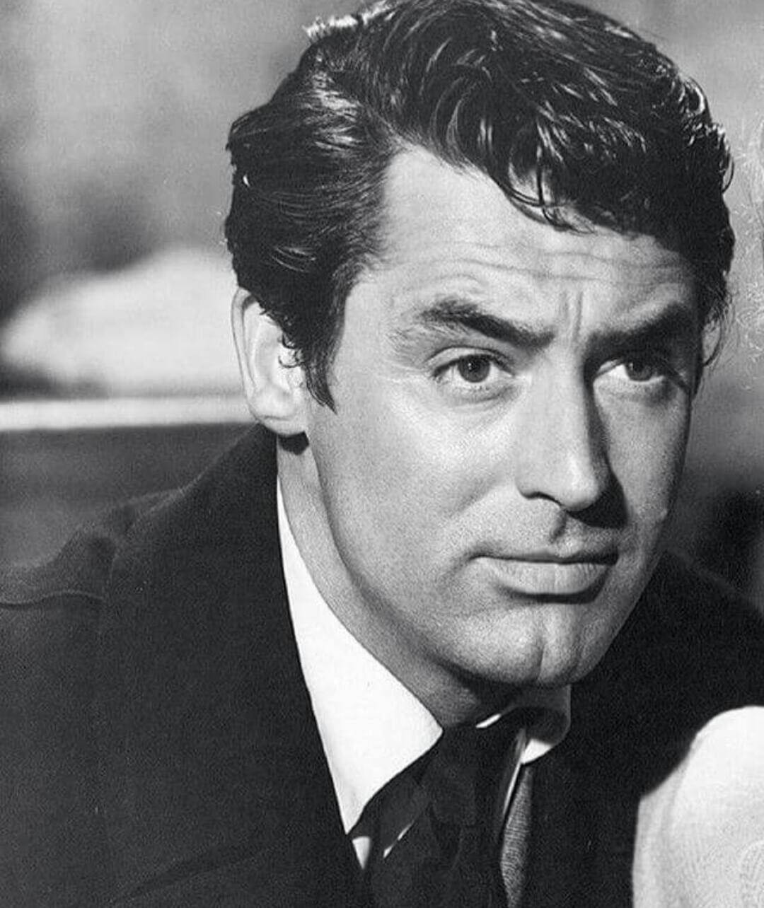 Perfilde Cary Grant En Blanco Y Negro Fondo de pantalla
