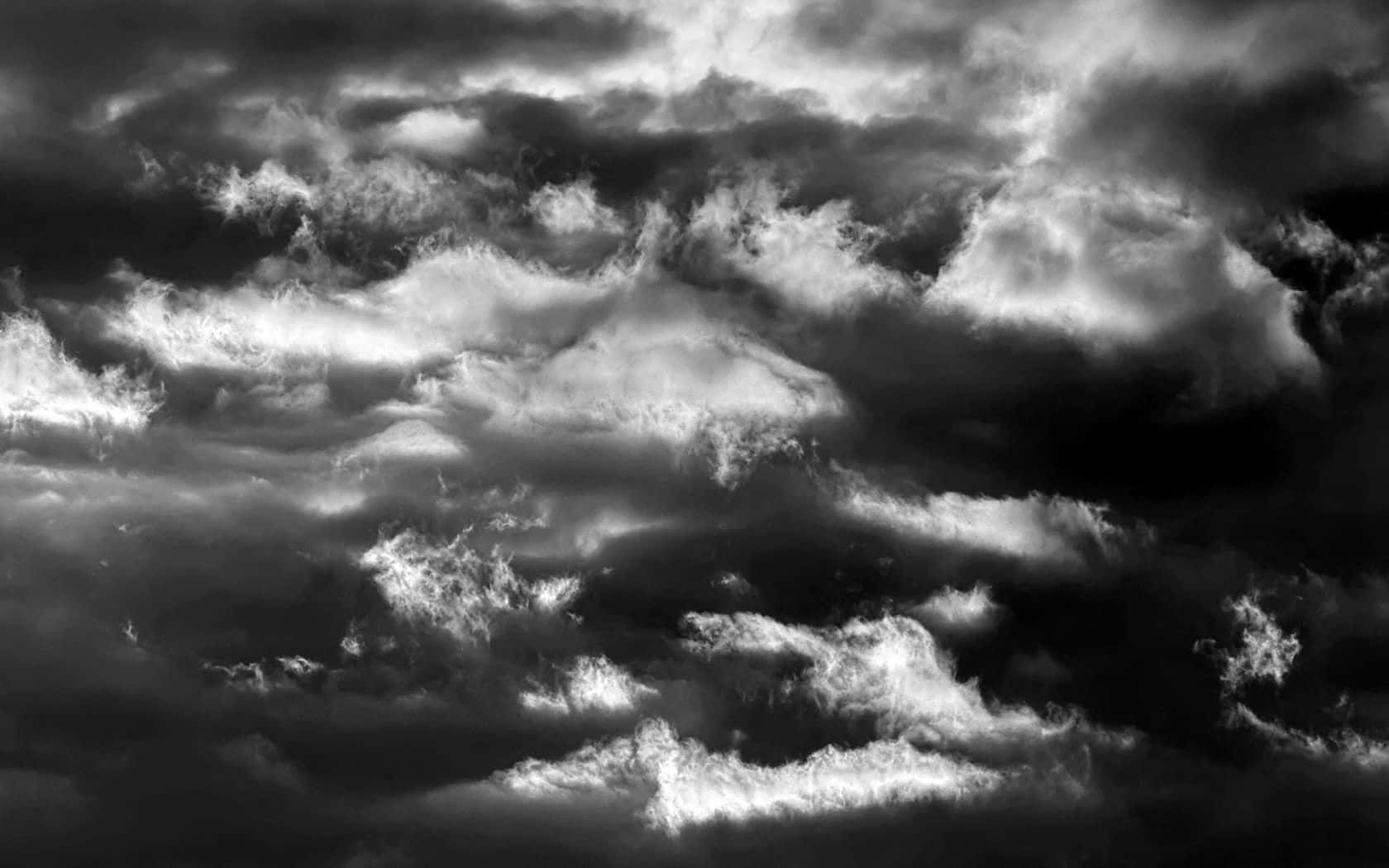 Grå Nat Sort Og Hvid Cloudu Overe Sky Wallpaper
