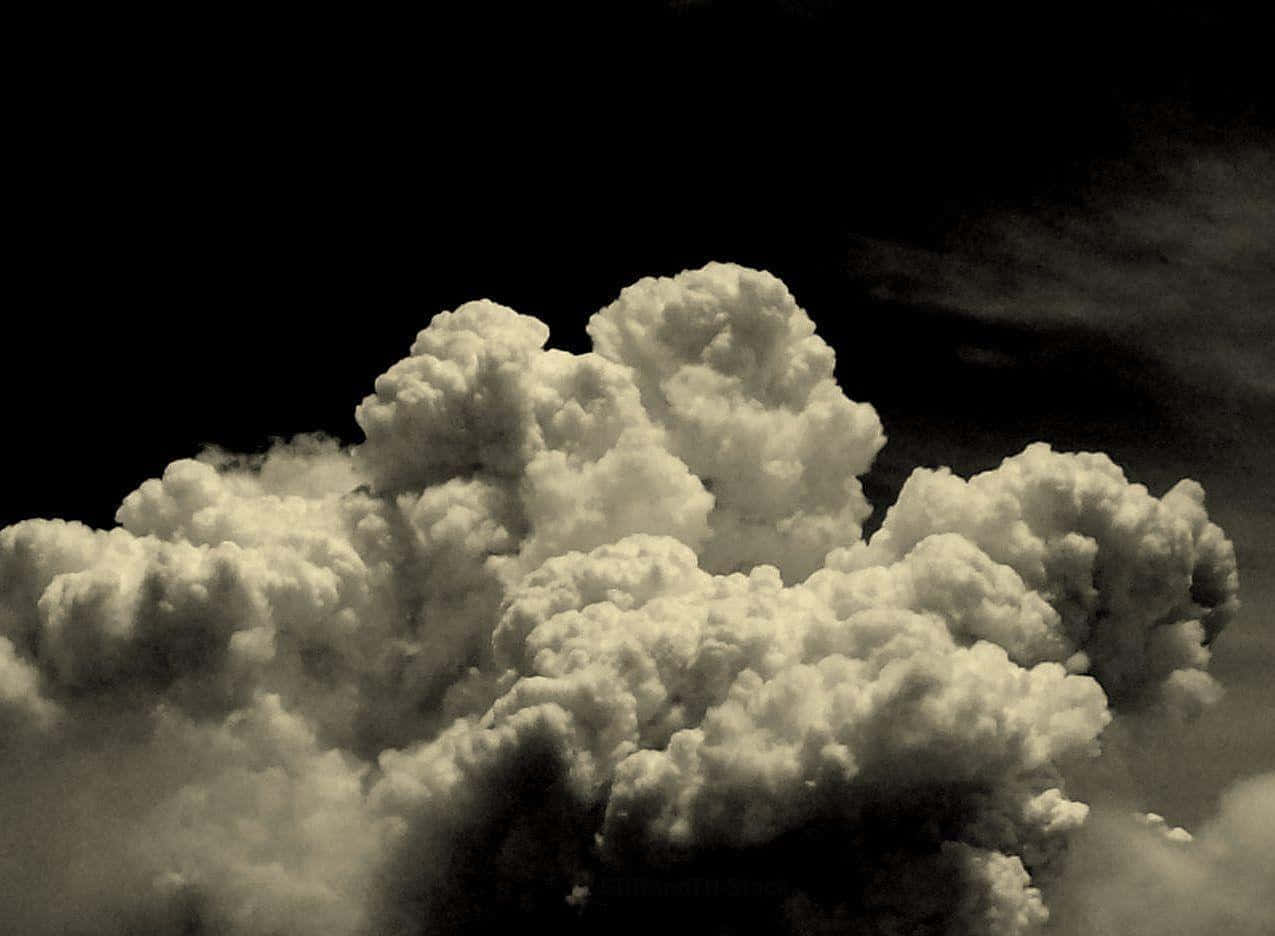 Nuvensde Cinza Vulcânica Em Preto E Branco. Papel de Parede
