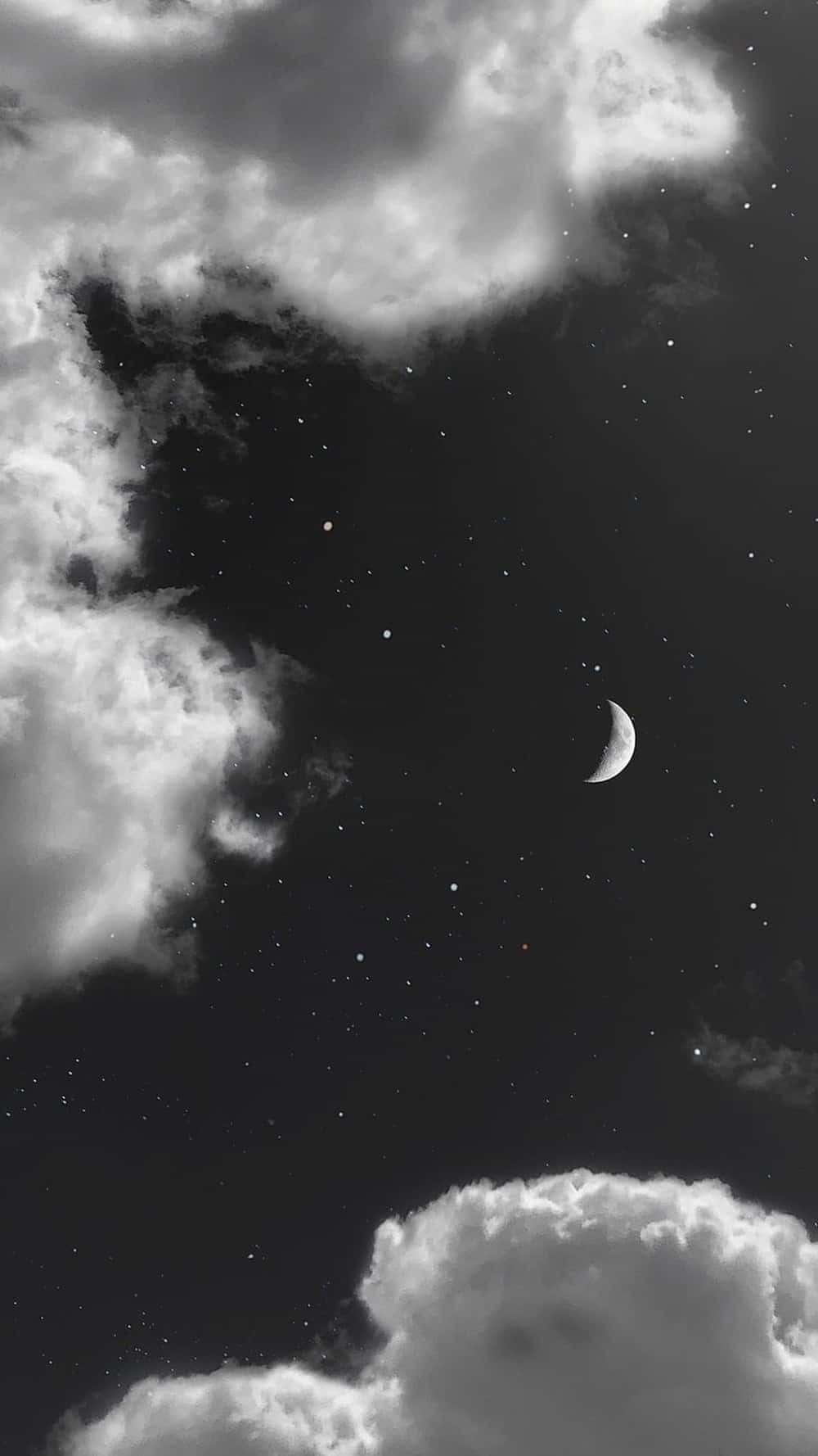 Schwarzerund Weißer Nachthimmel Mit Wolken Wallpaper