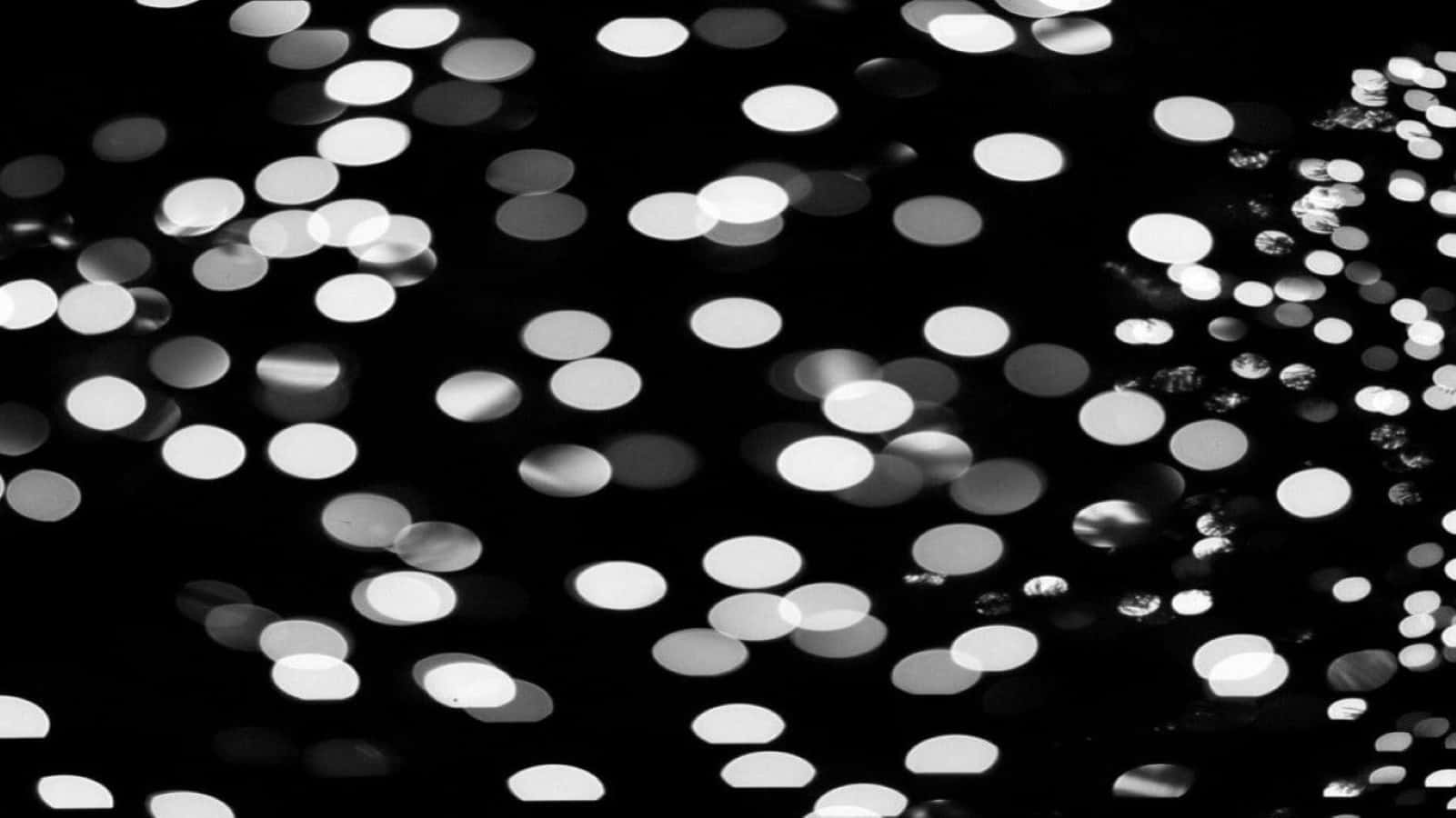Monochrome Dot Pattern Wallpaper