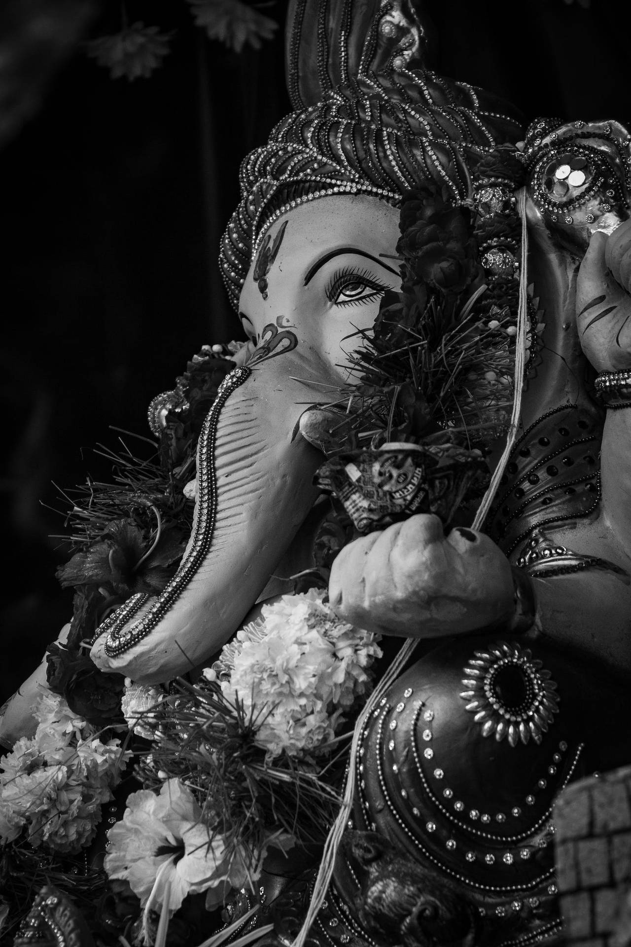 Black And White God Ganesh Statue