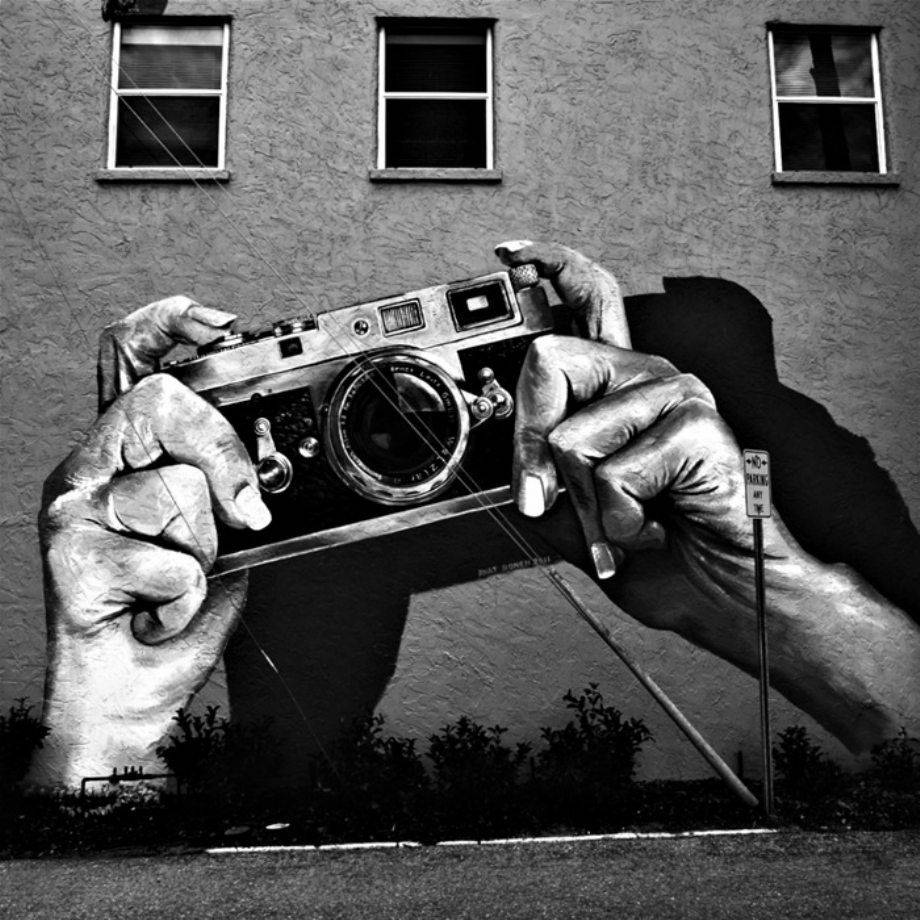 Schwarzesund Weißes Graffiti-mural-kamera Wallpaper