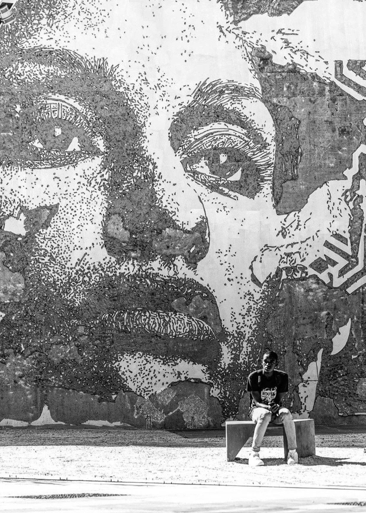 Retratode Mujer En Grafiti En Blanco Y Negro. Fondo de pantalla