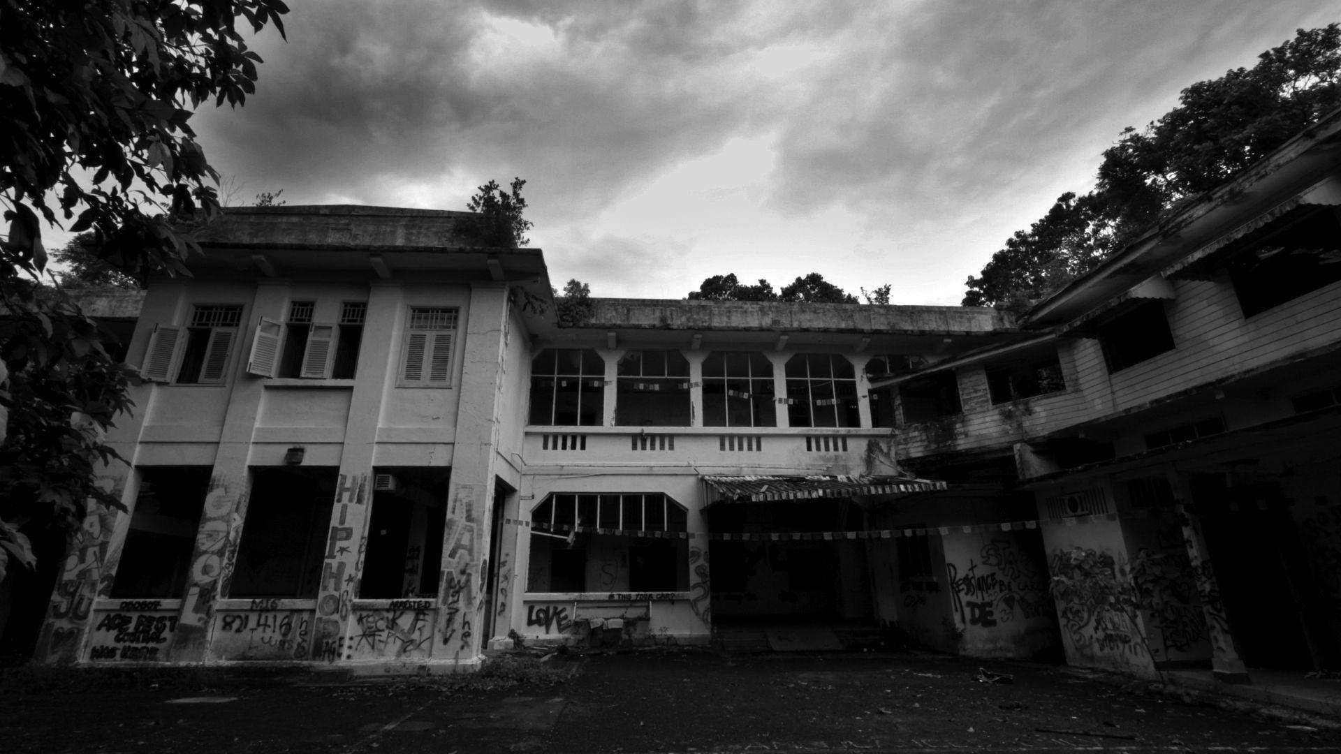 Black And White Haunted House Wallpaper