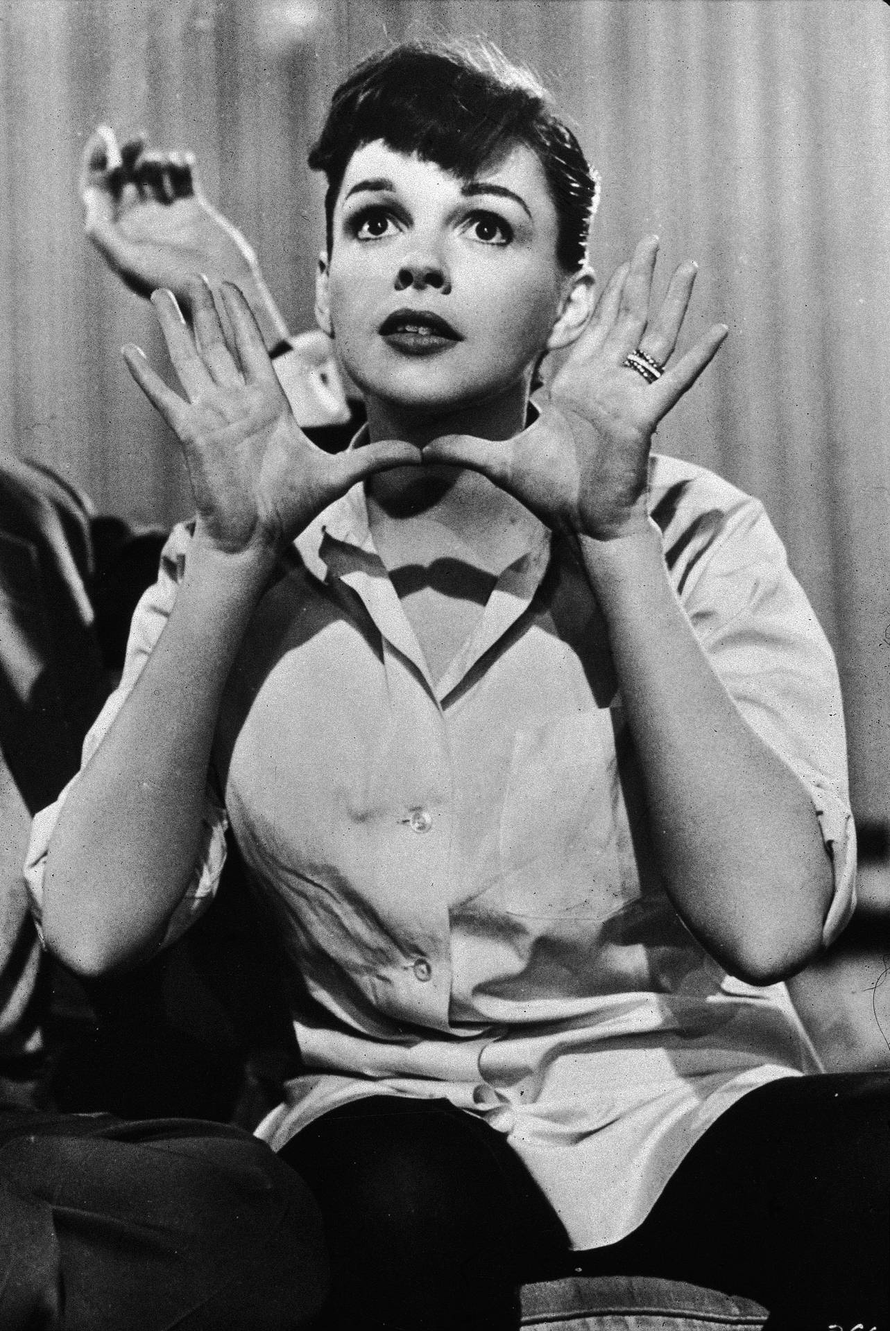 Schwarzweißes Hollywood Schauspielerin Judy Garland Wallpaper