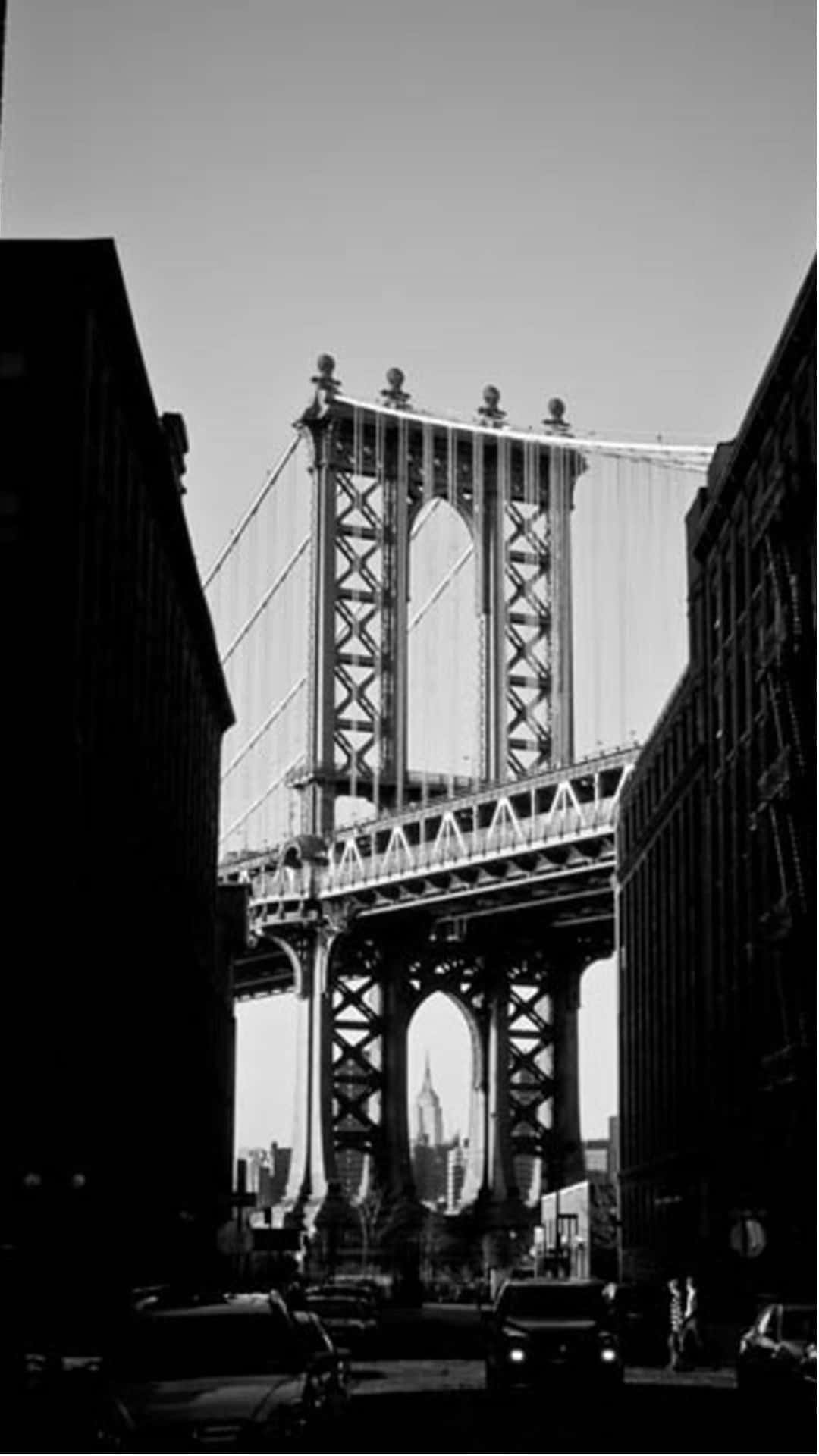 A Black And White Photo Of The Manhattan Bridge