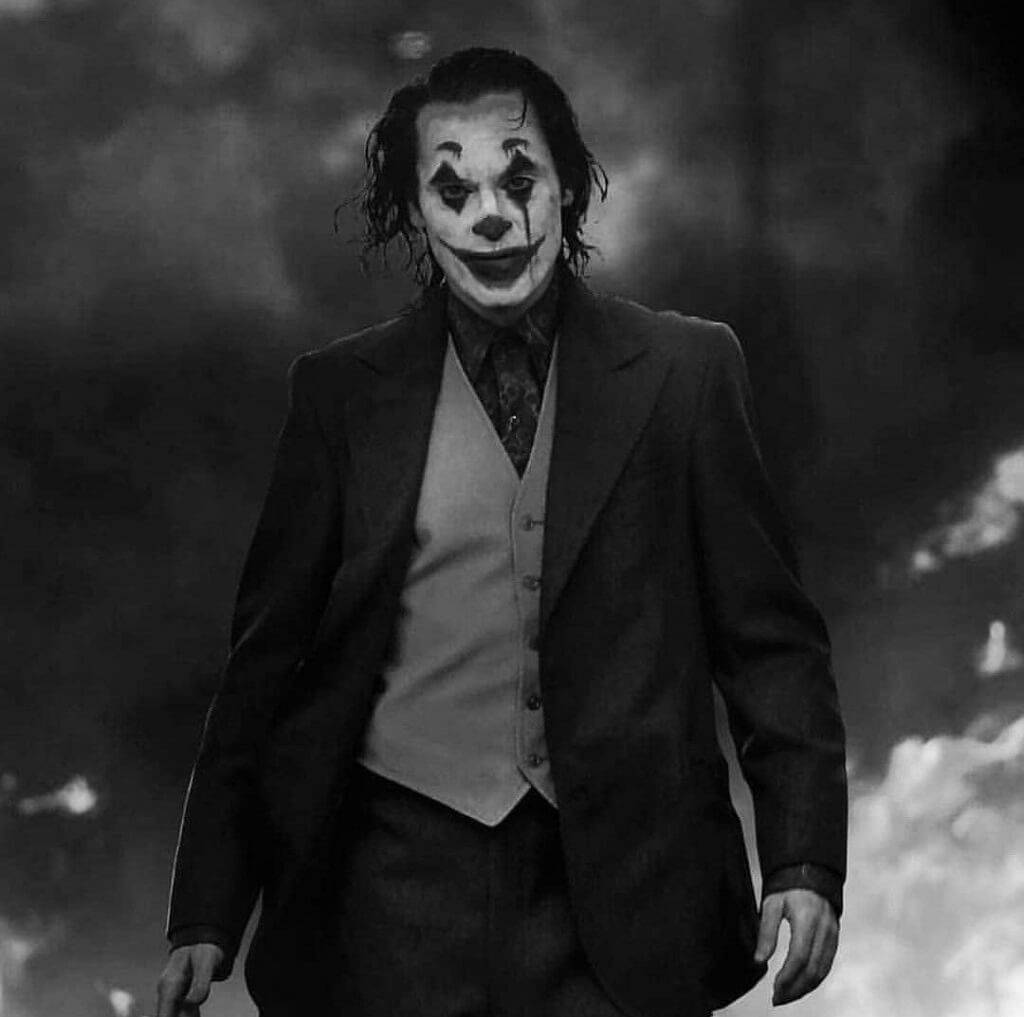 Black And White Joker Joaquin Phoenix Walking Wallpaper