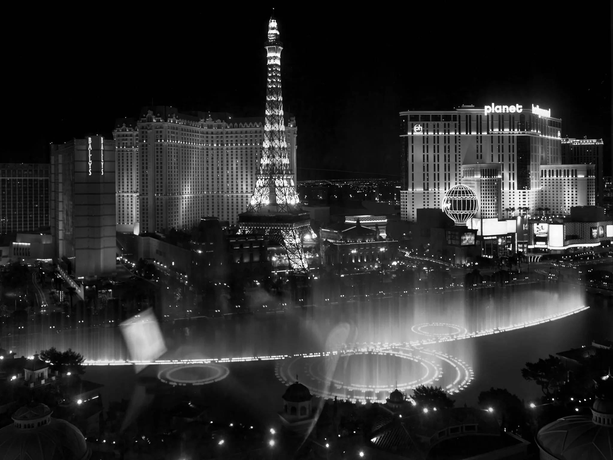 Black-and-white Las Vegas Night Wallpaper
