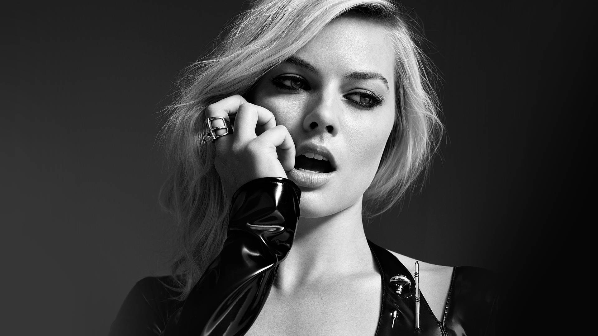 Black And White Margot Robbie Hollywood Actress HD Wallpaper