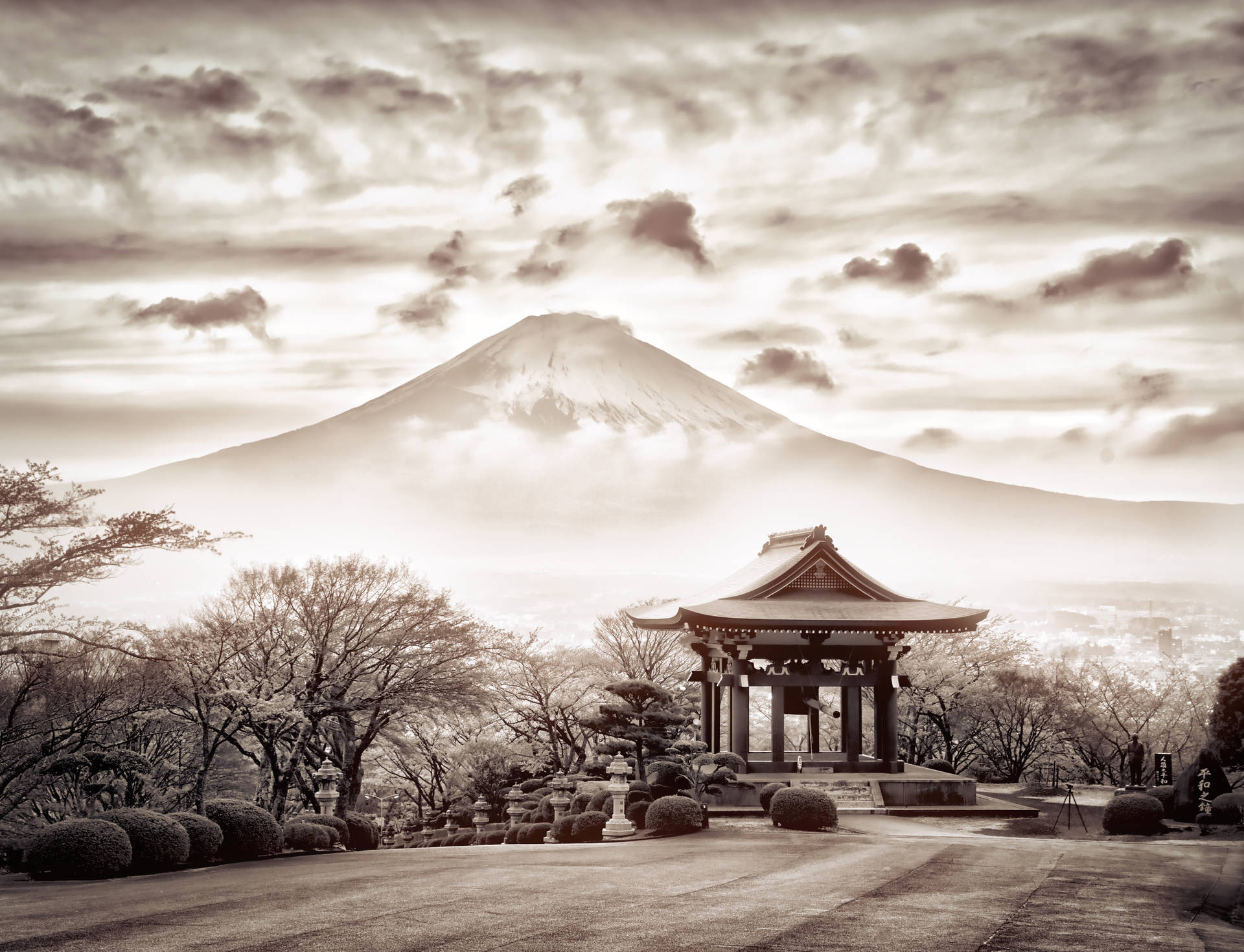 Svartoch Vit Mount Fuji. Wallpaper