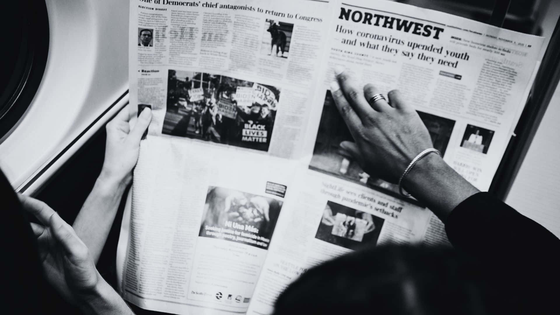 Vintage black and white newspaper on a wooden table Wallpaper