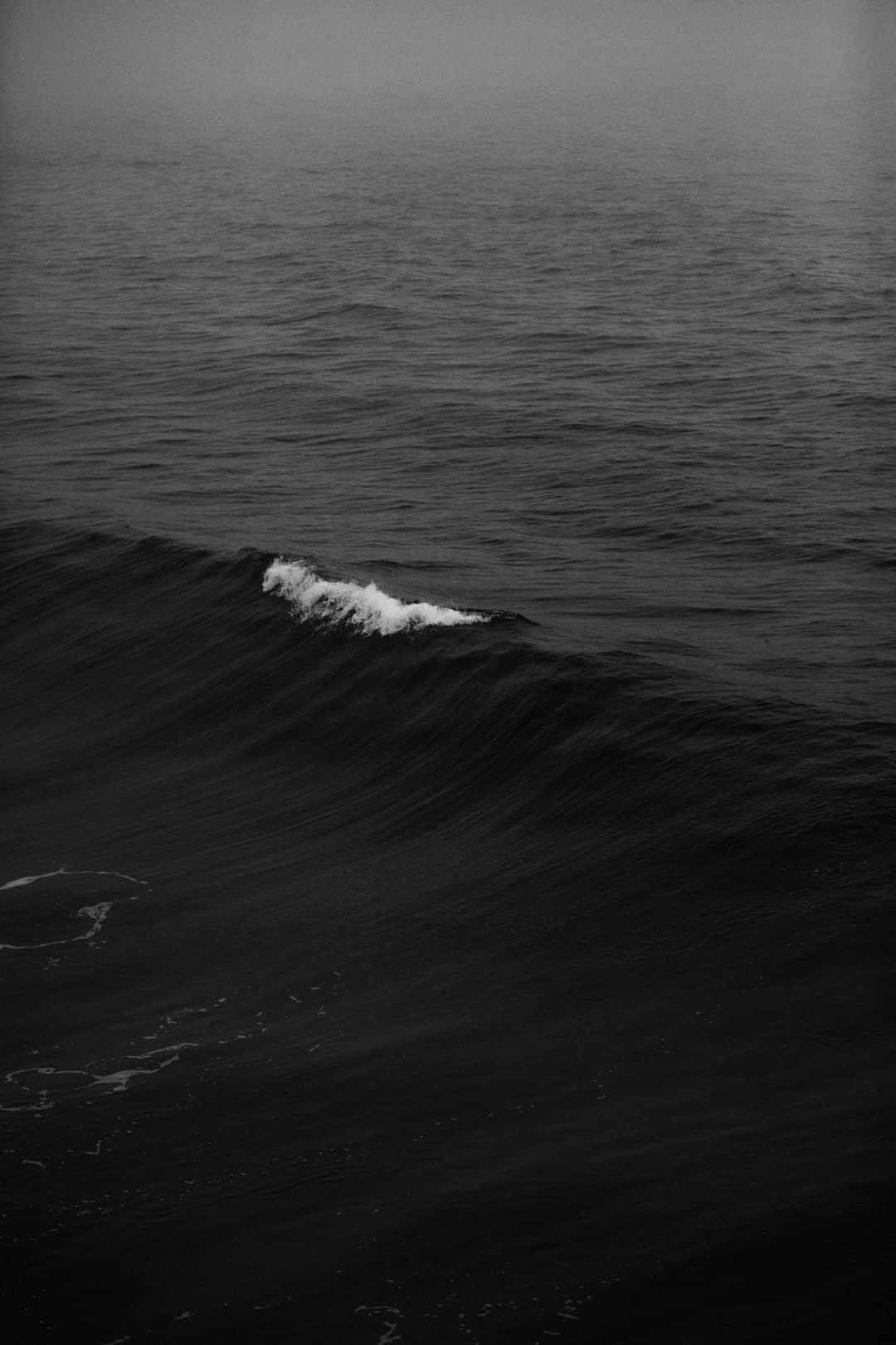 Caption: Monochrome View of a Majestic Ocean Waves Wallpaper