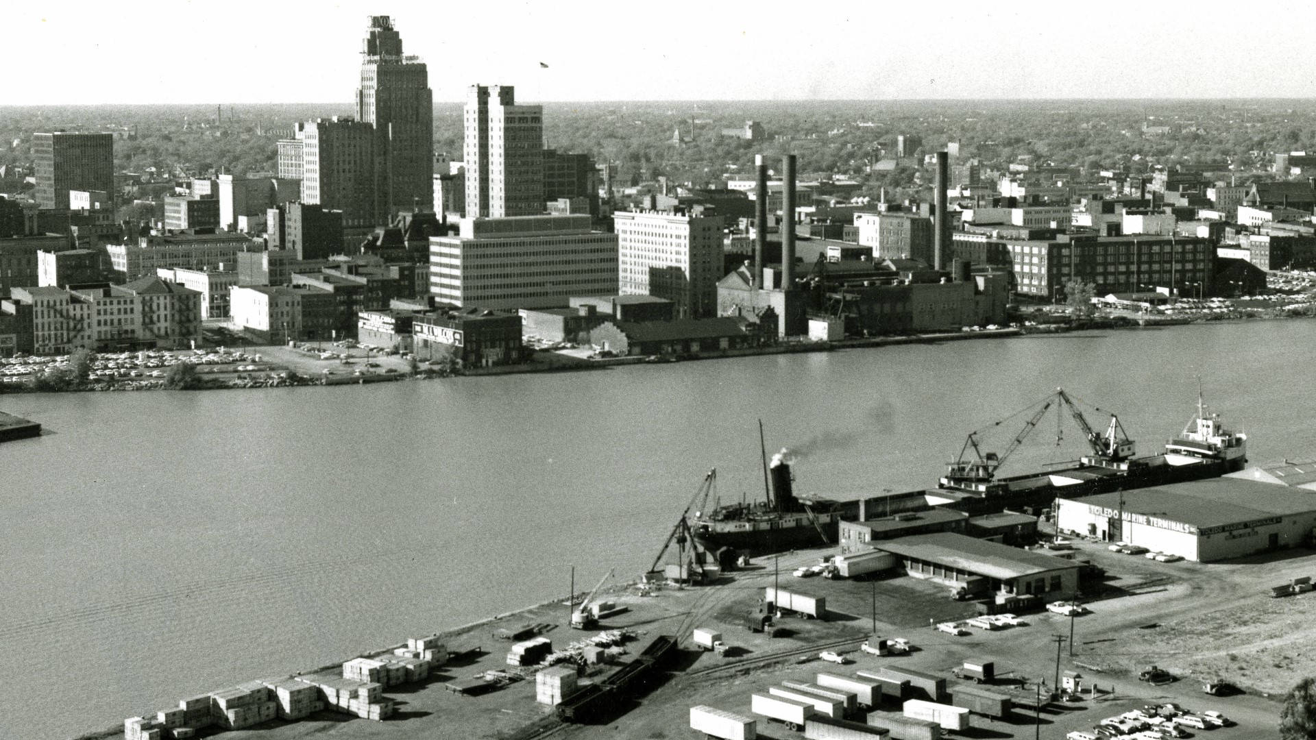 Black And White Photo Of Toledo City, Ohio Wallpaper