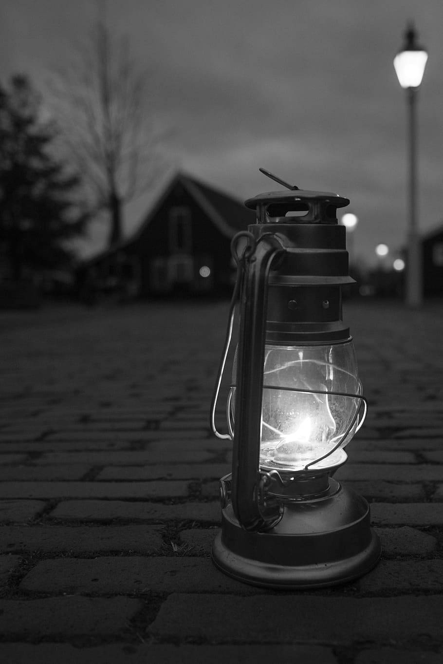 Black And White Photography Old-school Lantern Wallpaper