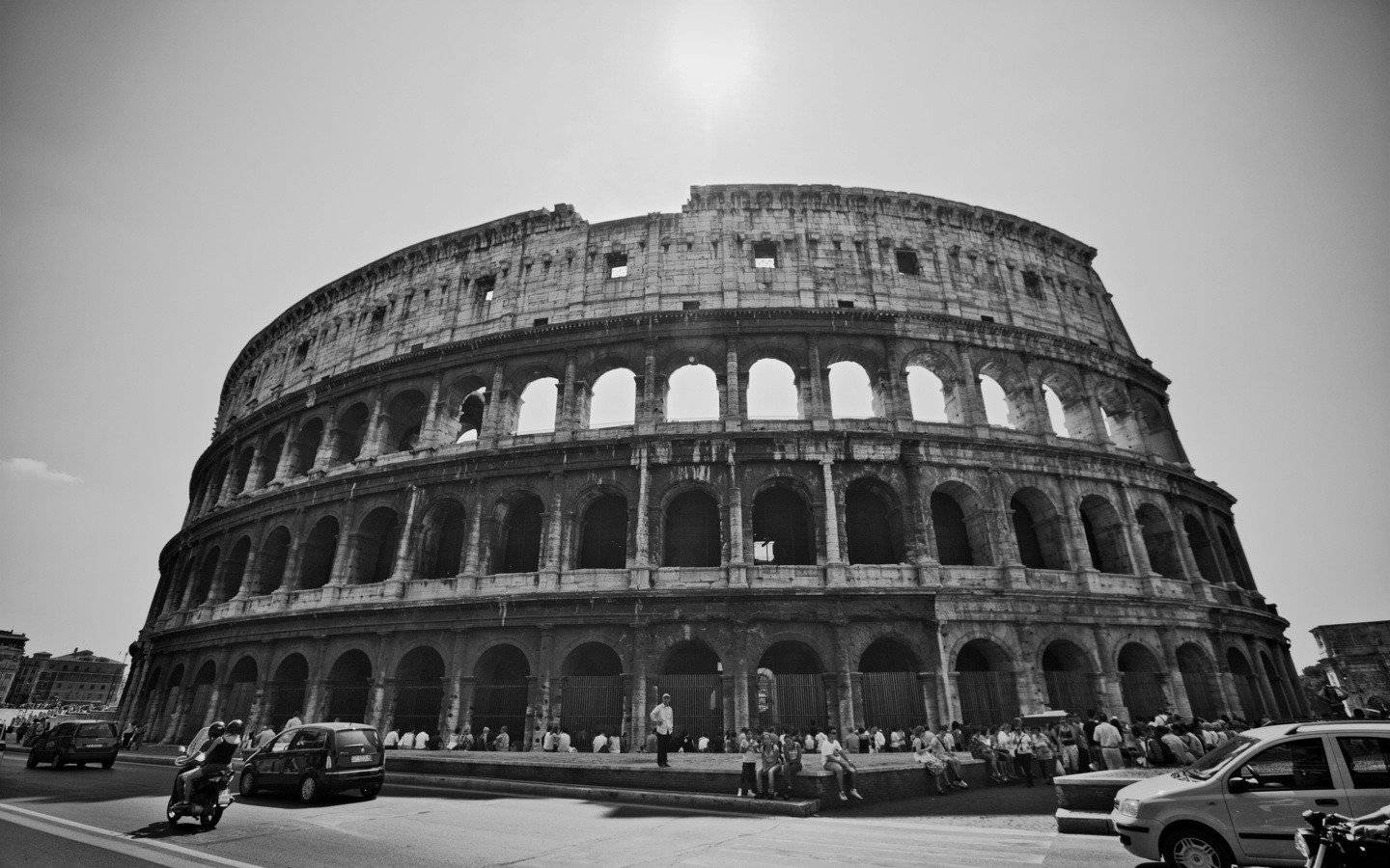 Bakgrundsbildför Datorskärmen: Svartvit Bild Av Colosseum I Rom. Wallpaper