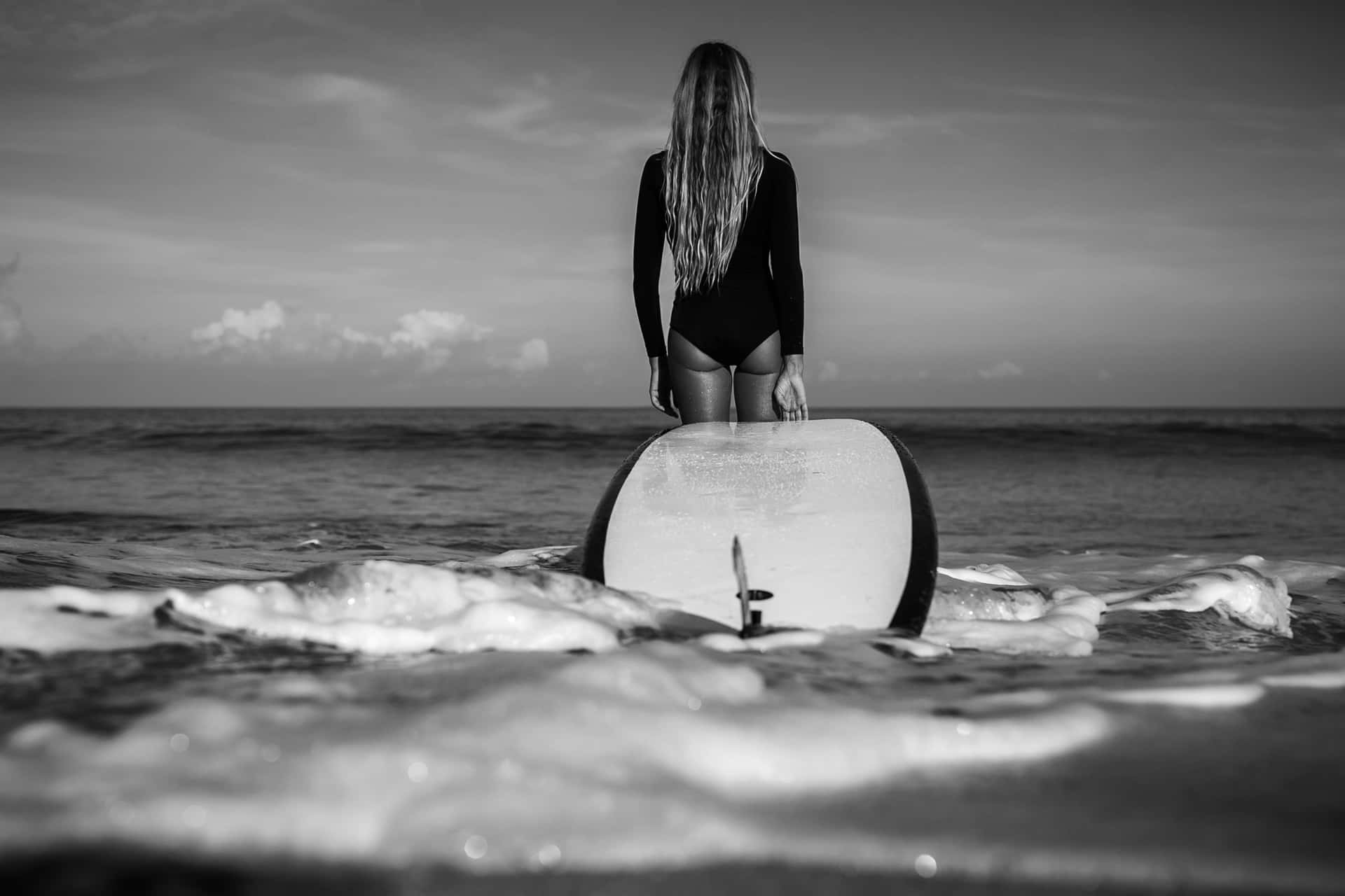 Tablade Surf En Blanco Y Negro. Fondo de pantalla