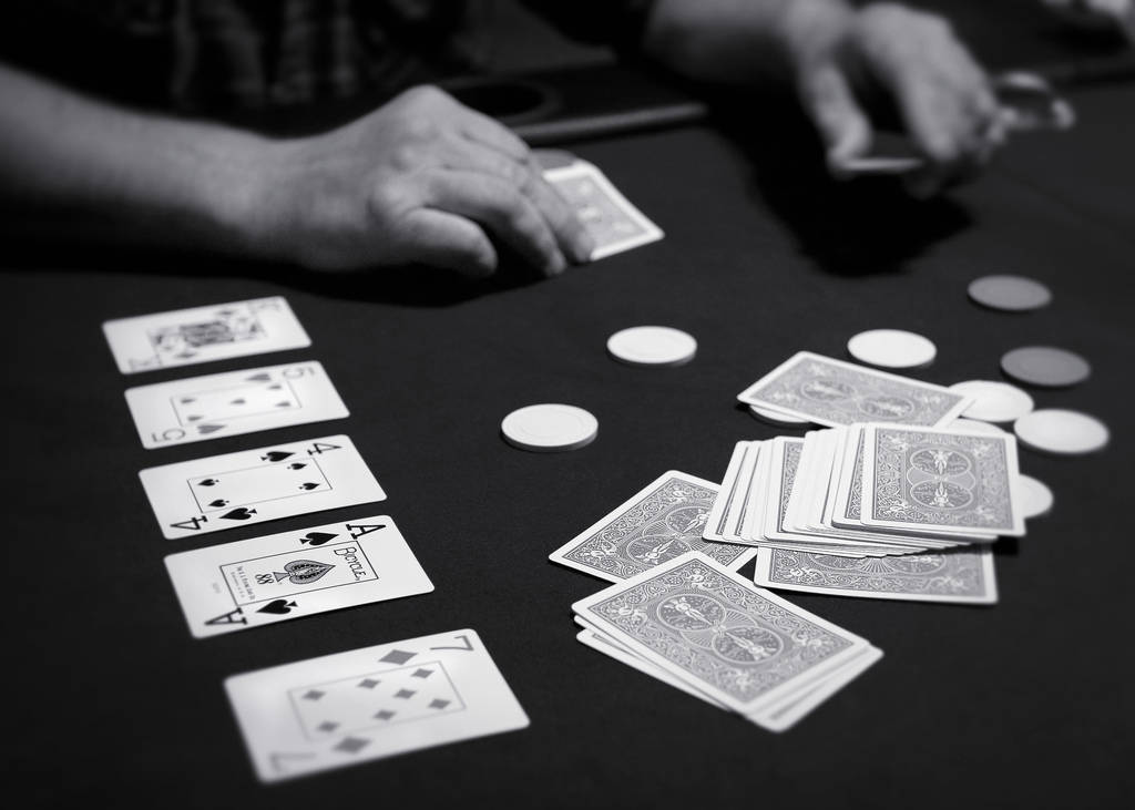 Pókertexas Hold'em En Blanco Y Negro. Fondo de pantalla